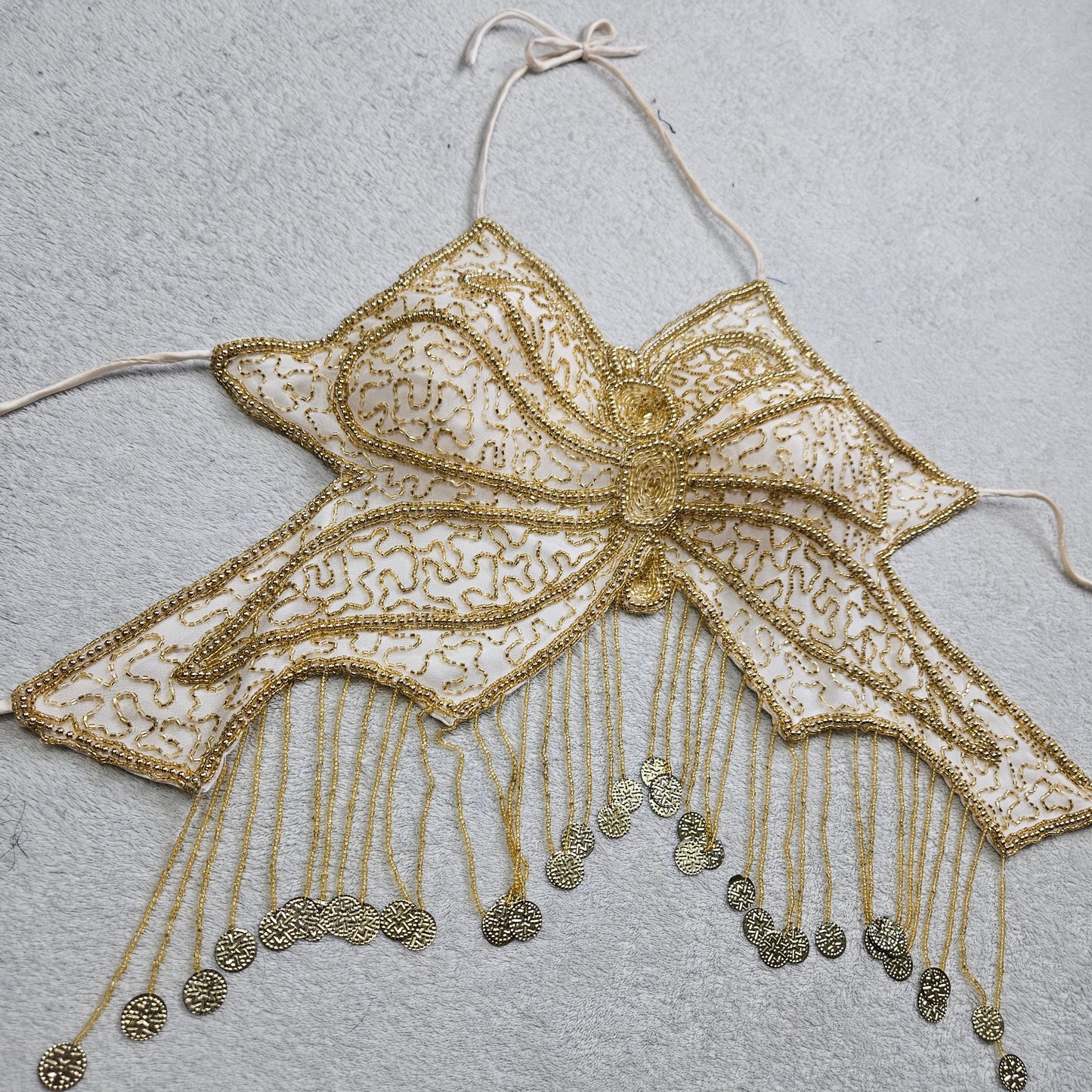 Top dos nu papillon brodé blanc et doré