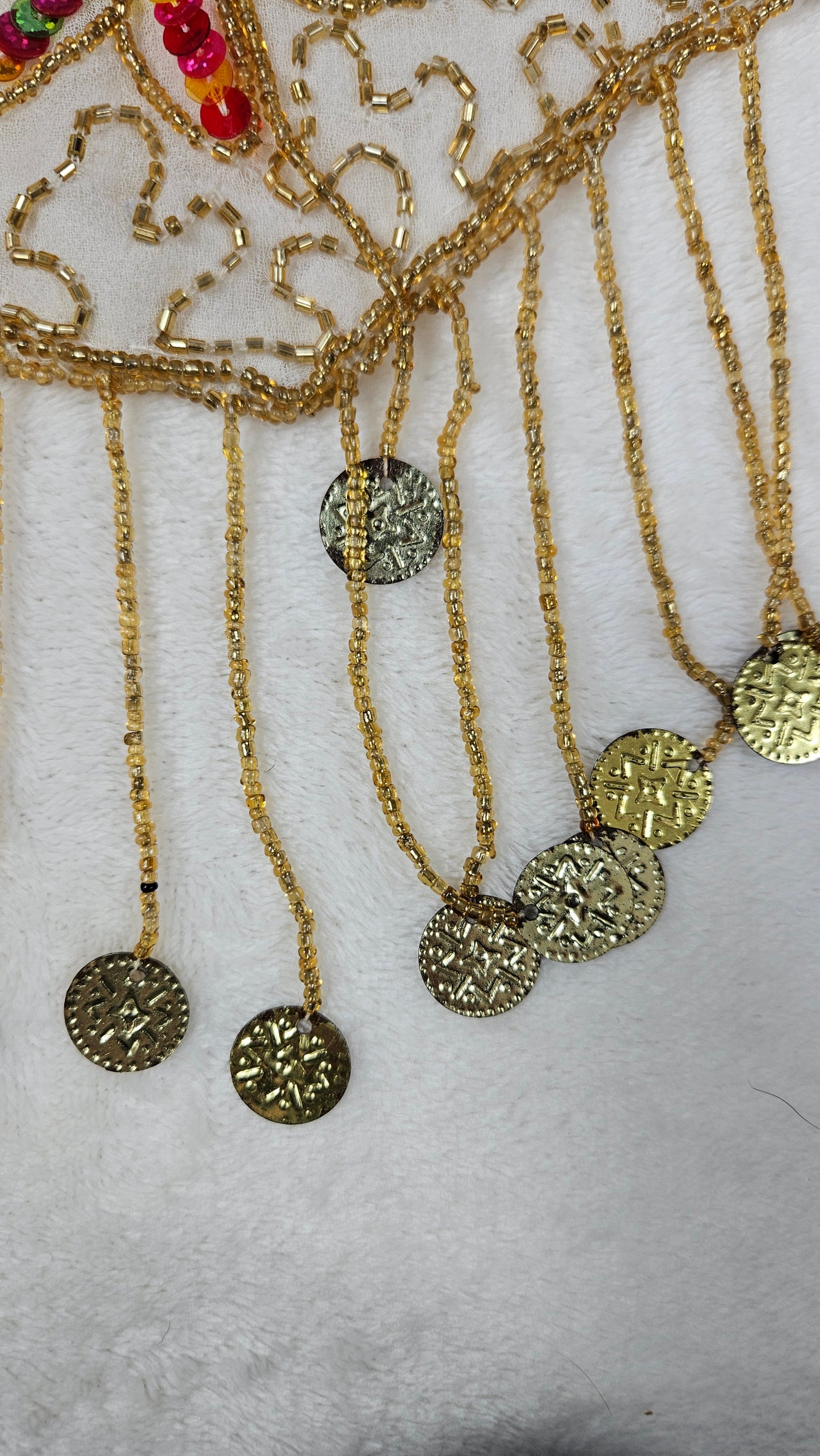 Haut papillon brodé de perles et sequins blanc et doré