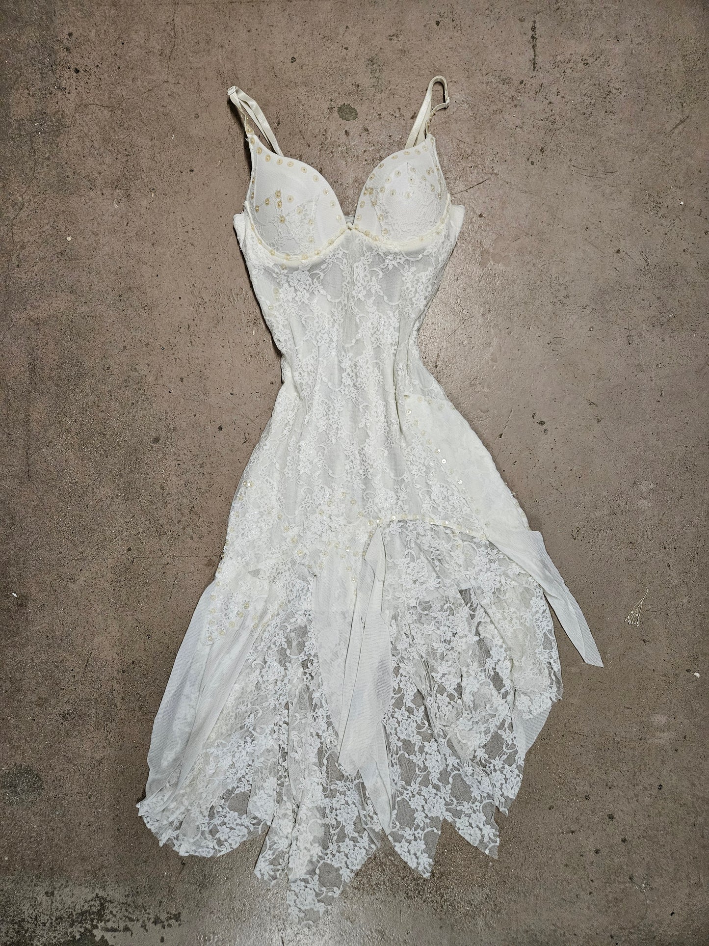 Robe asymétrique dentelle blanche