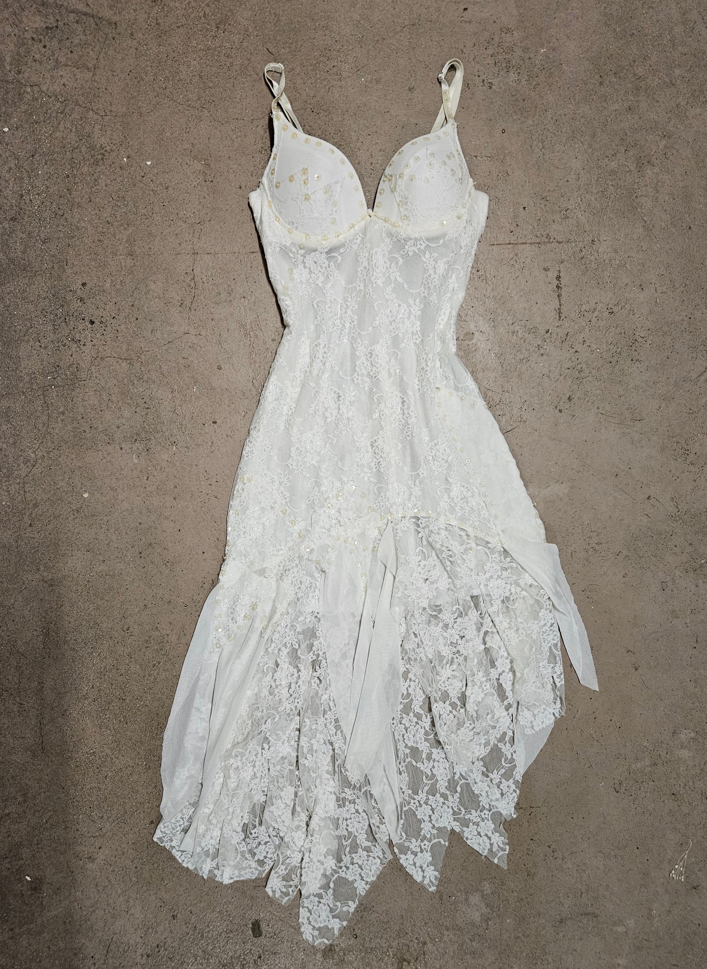 Robe asymétrique dentelle blanche