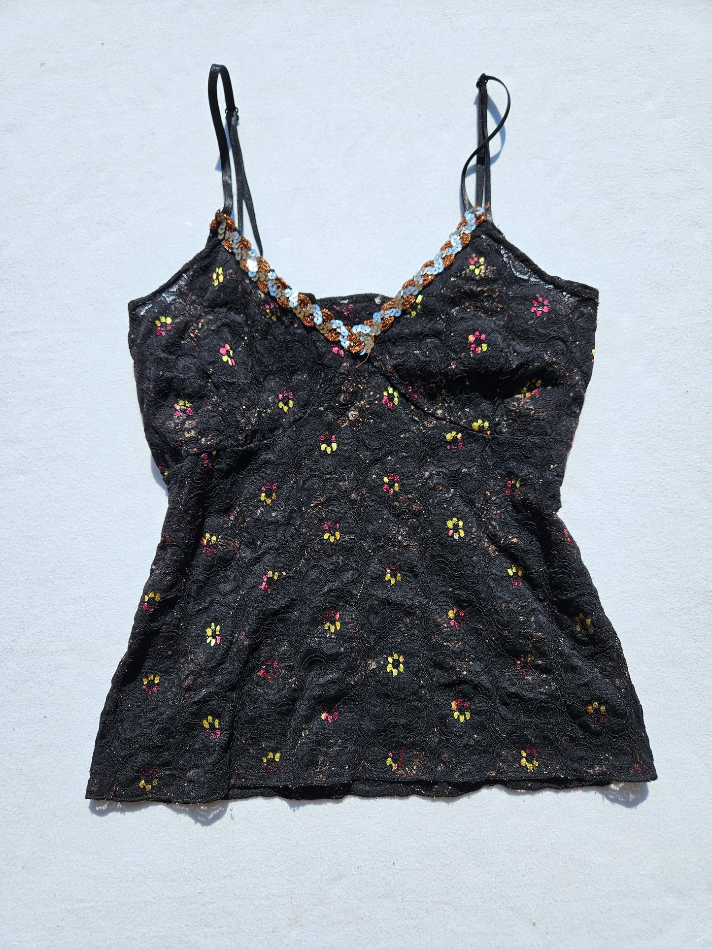 Débardeur en dentelle brodé de sequins