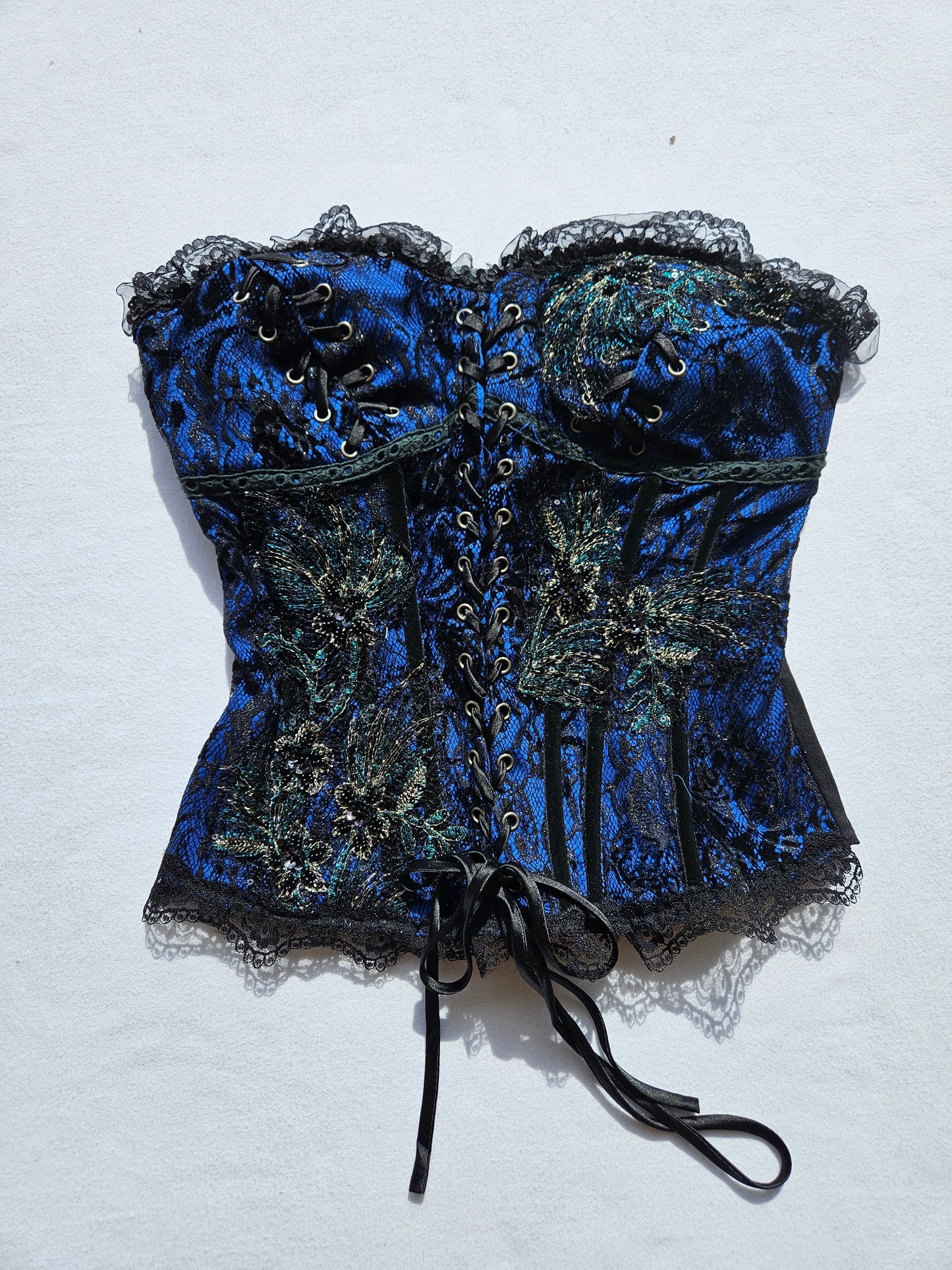 Corset brodé