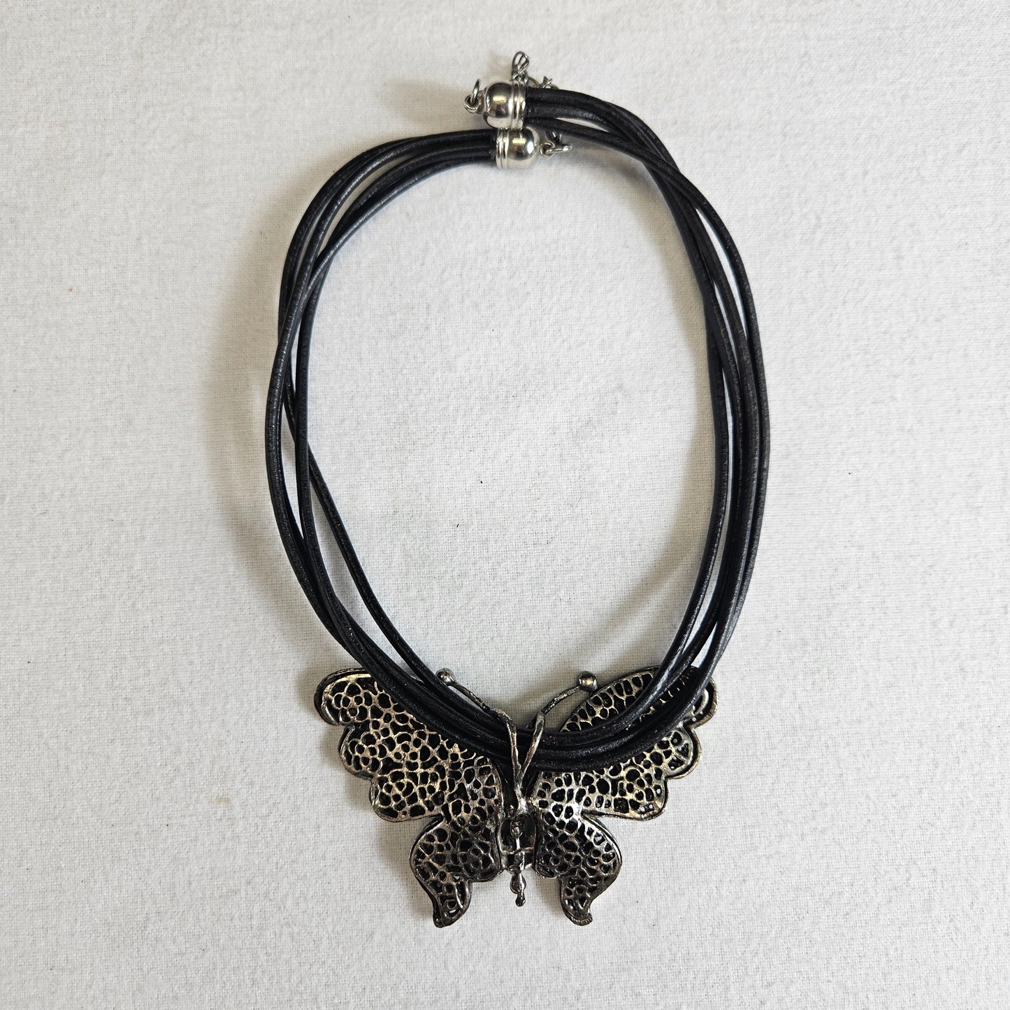 Maxi butterfly necklace in metal and stones
