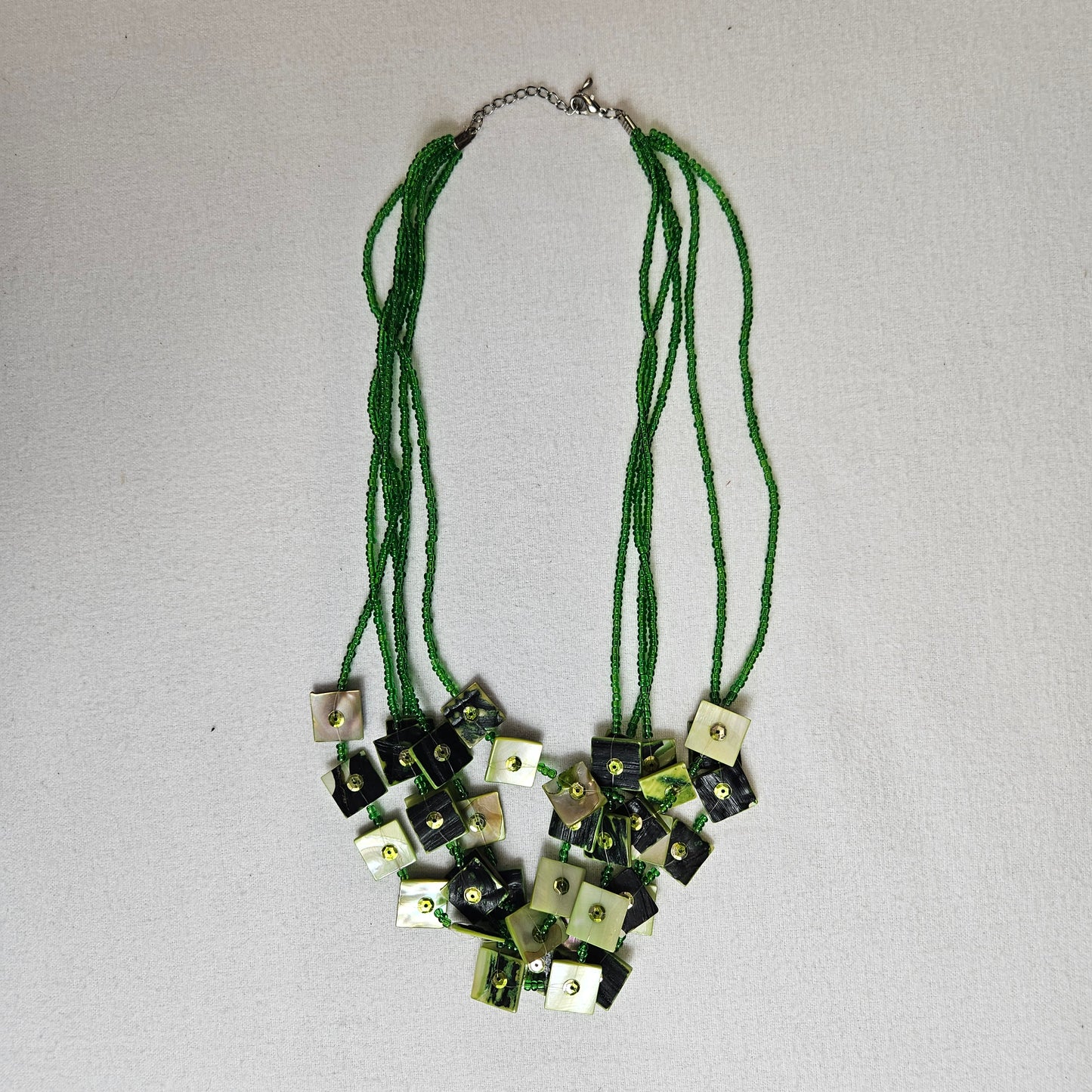 Green multi-row necklace
