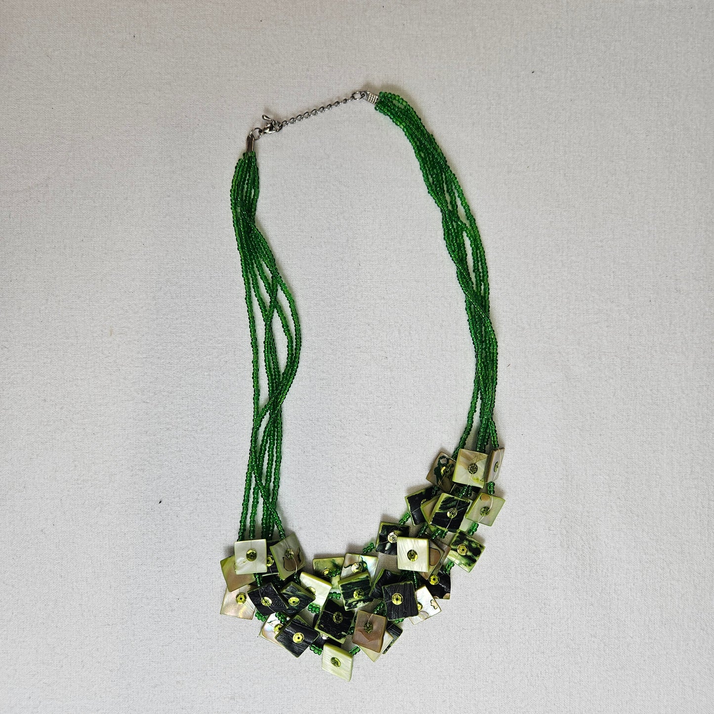 Green multi-row necklace