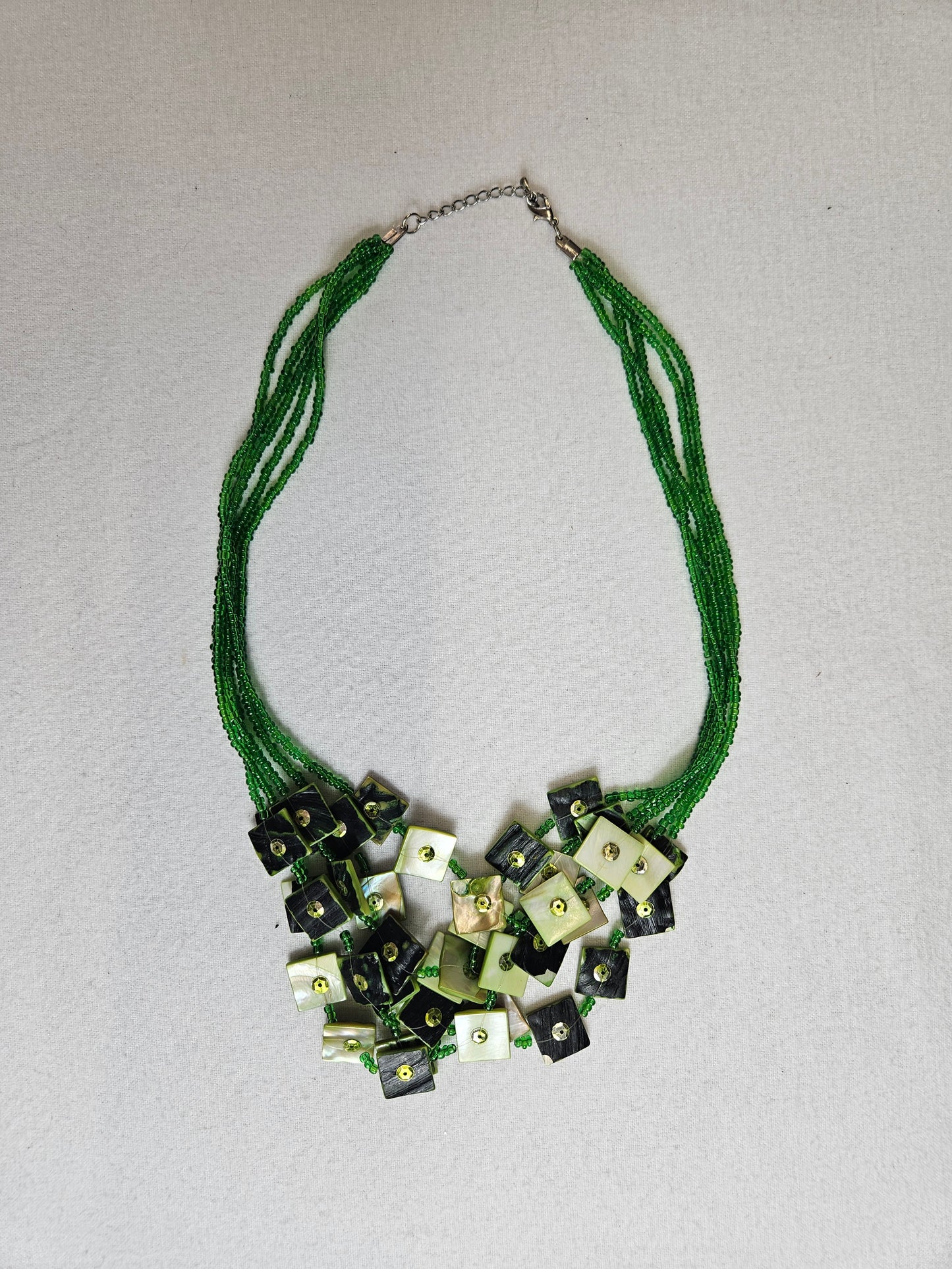 Green multi-row necklace