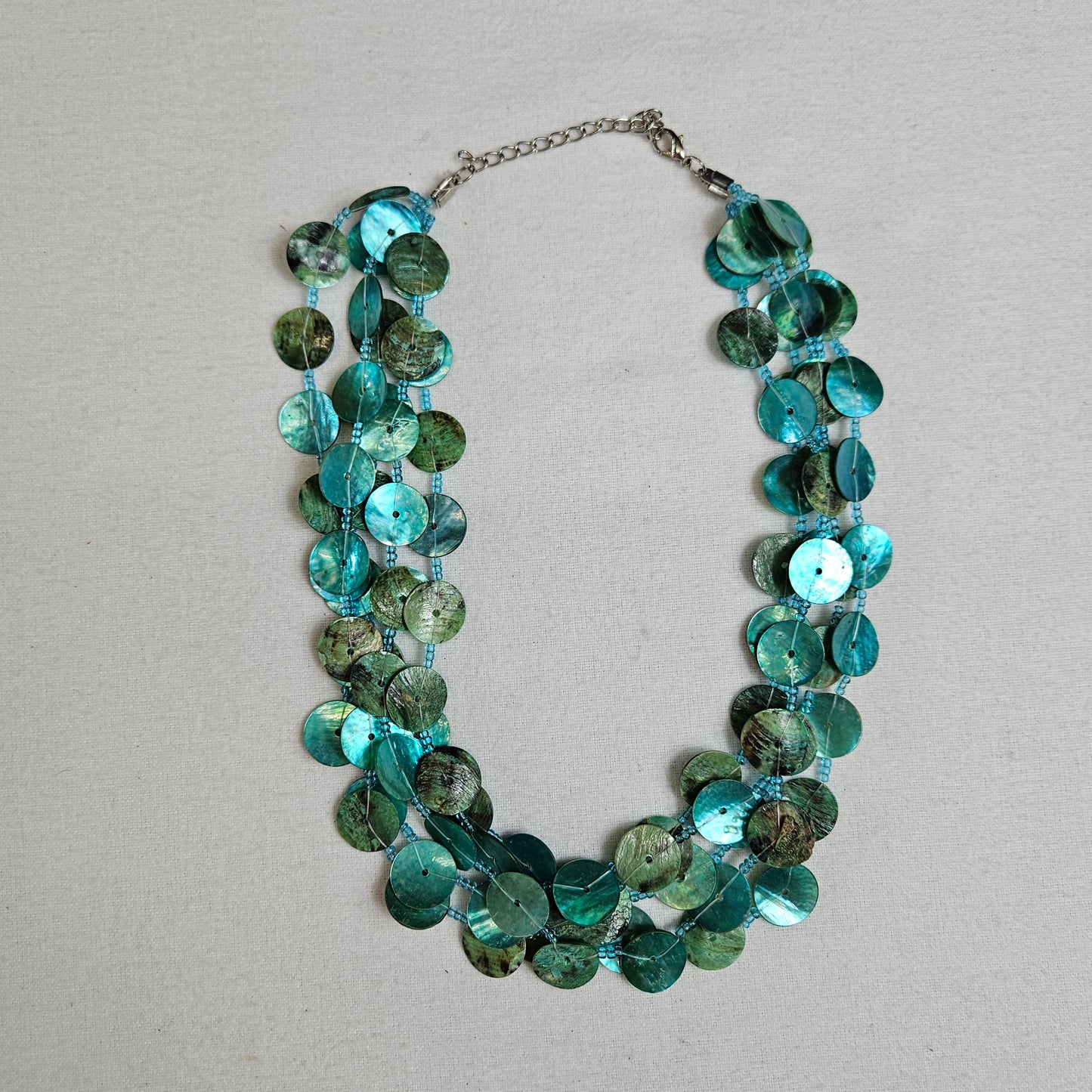 Collier multirangs bleu vert