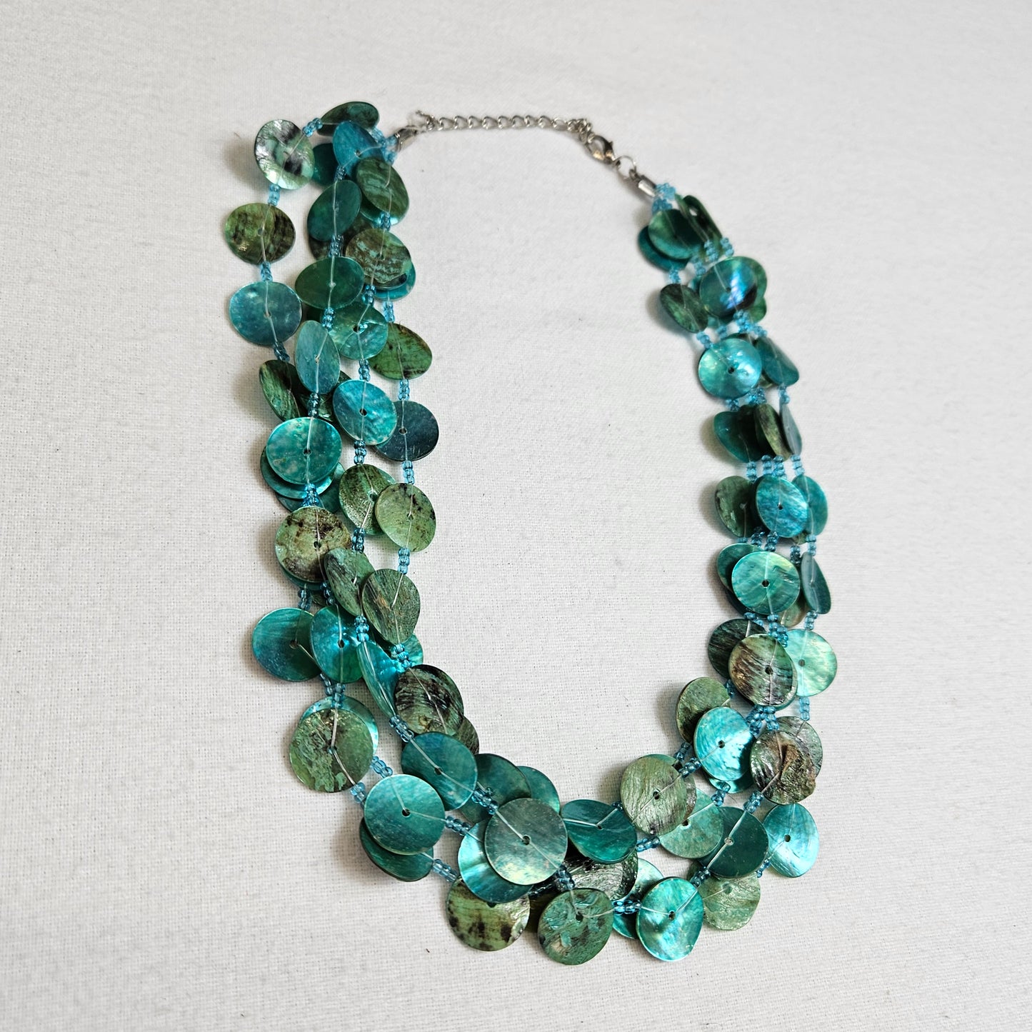 Collier multirangs bleu vert