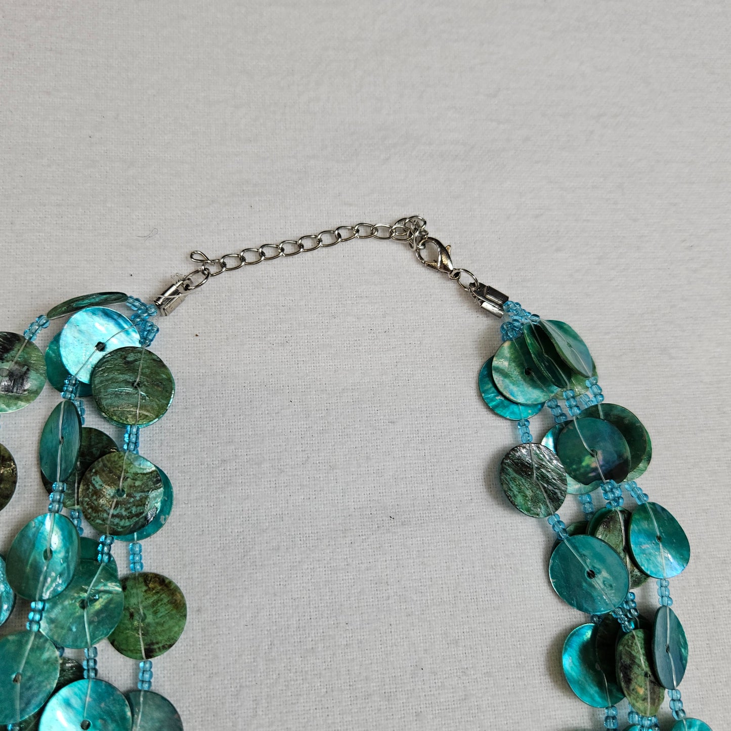Collier multirangs bleu vert