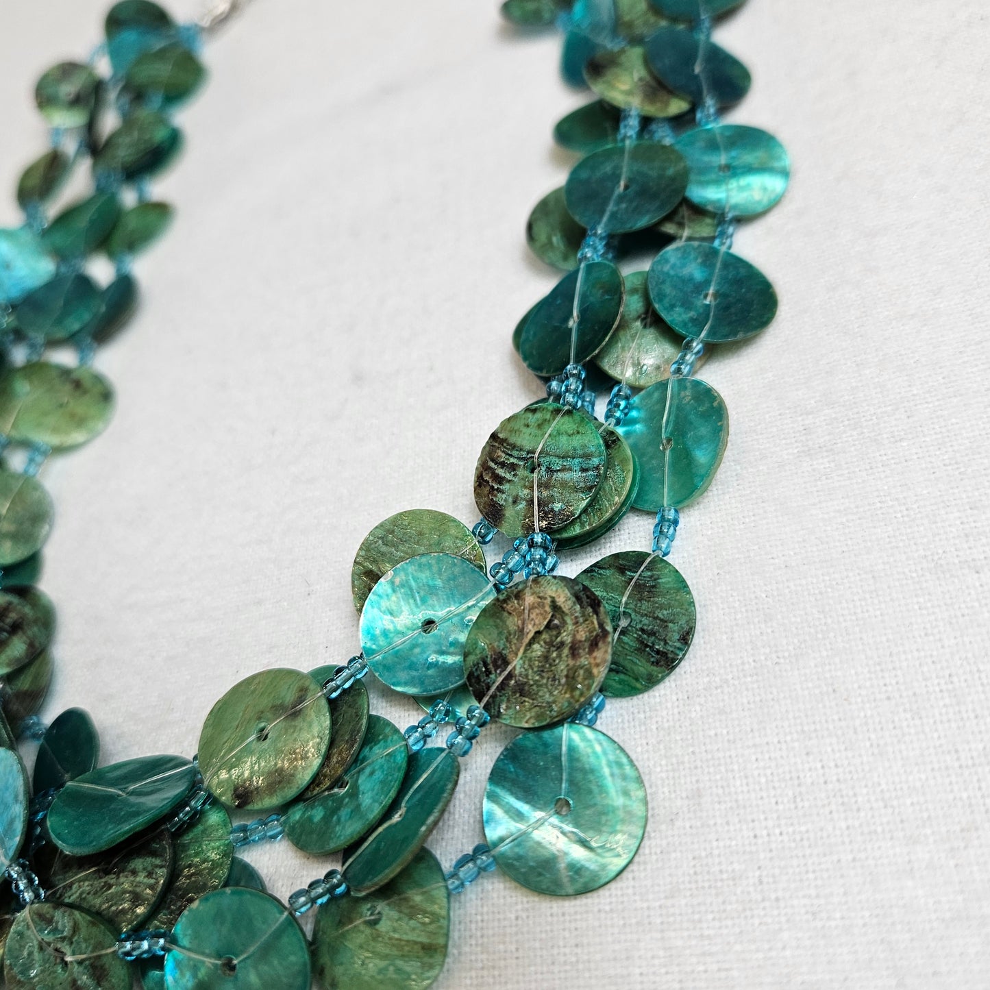 Collier multirangs bleu vert