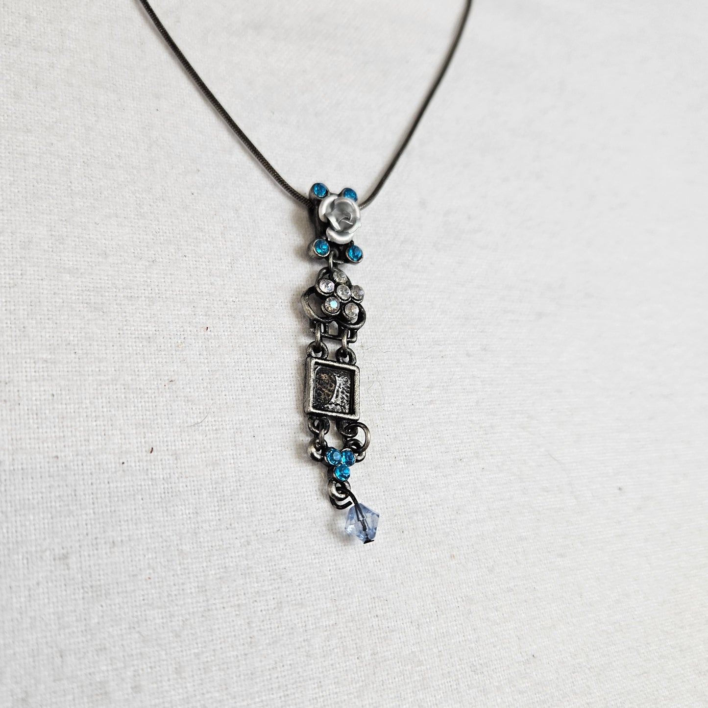 Collier floral bleu et argent