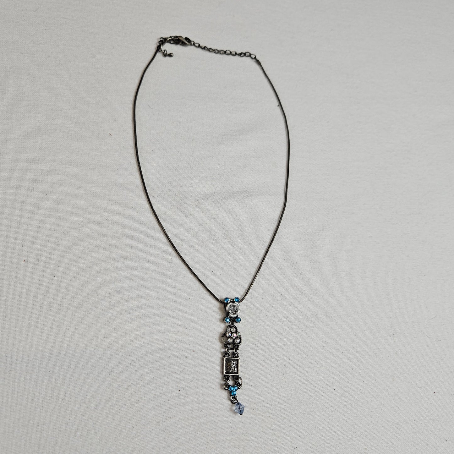 Collier floral bleu et argent