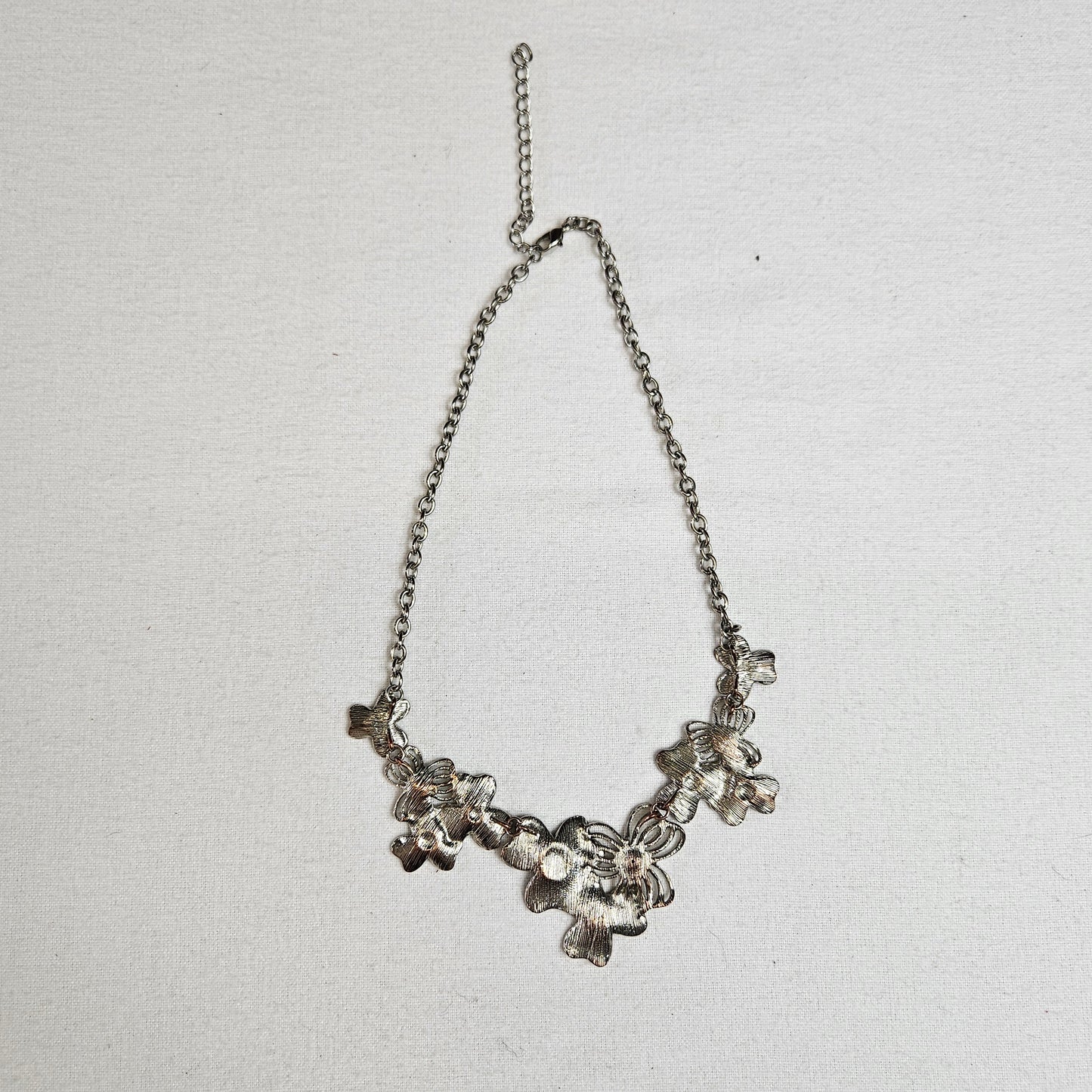 Collier floral en métal