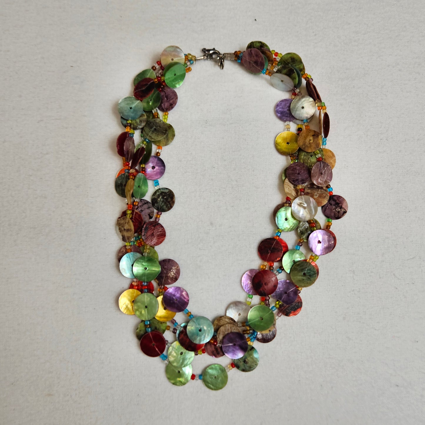 Collier multirangs multicolore