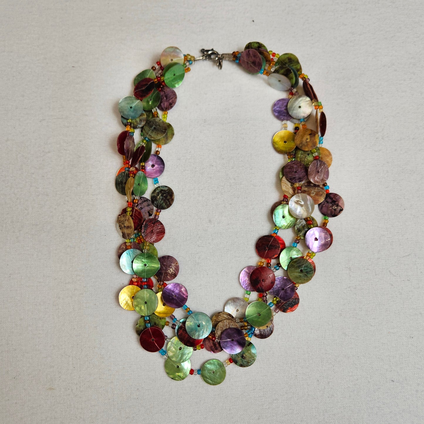 Collier multirangs multicolore