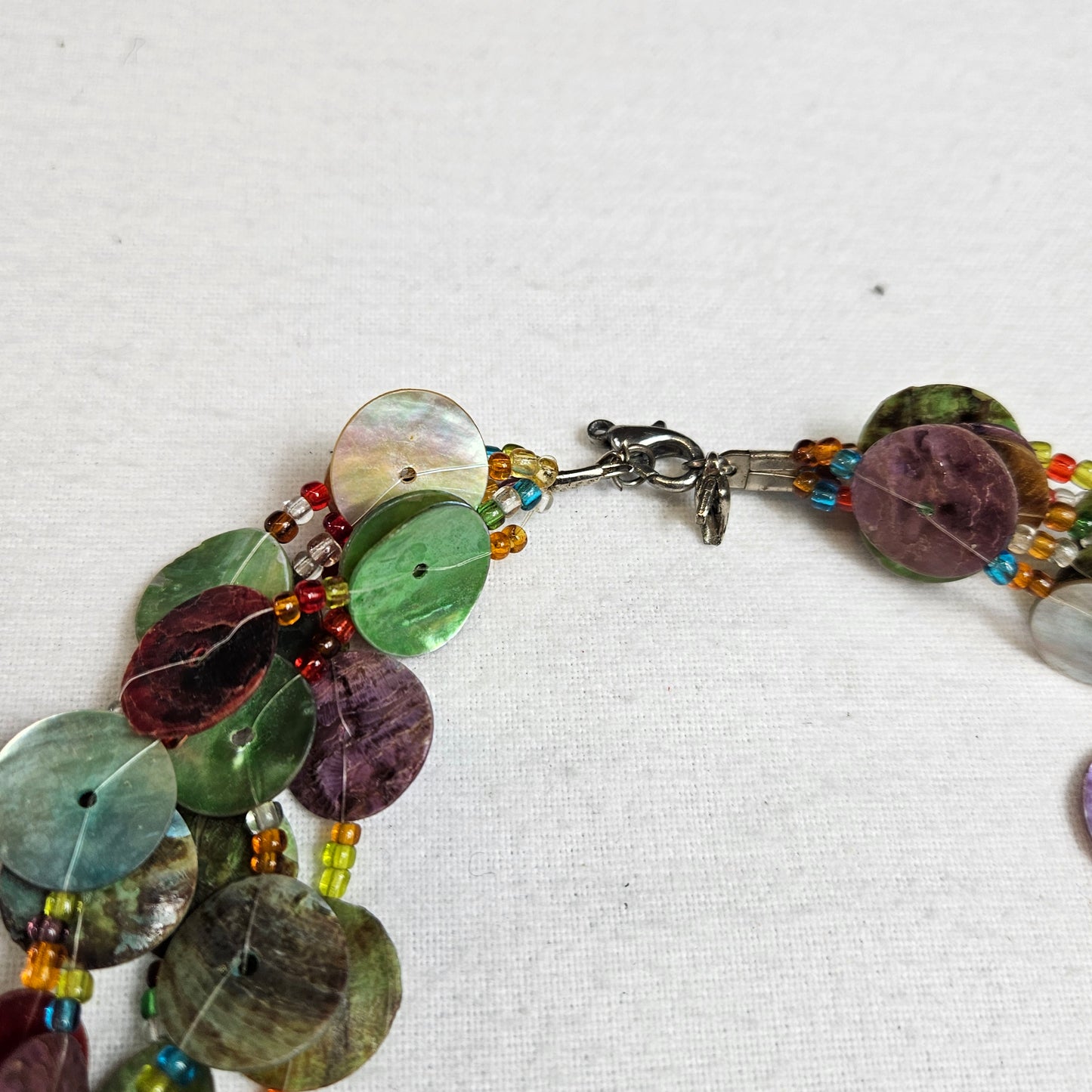 Collier multirangs multicolore
