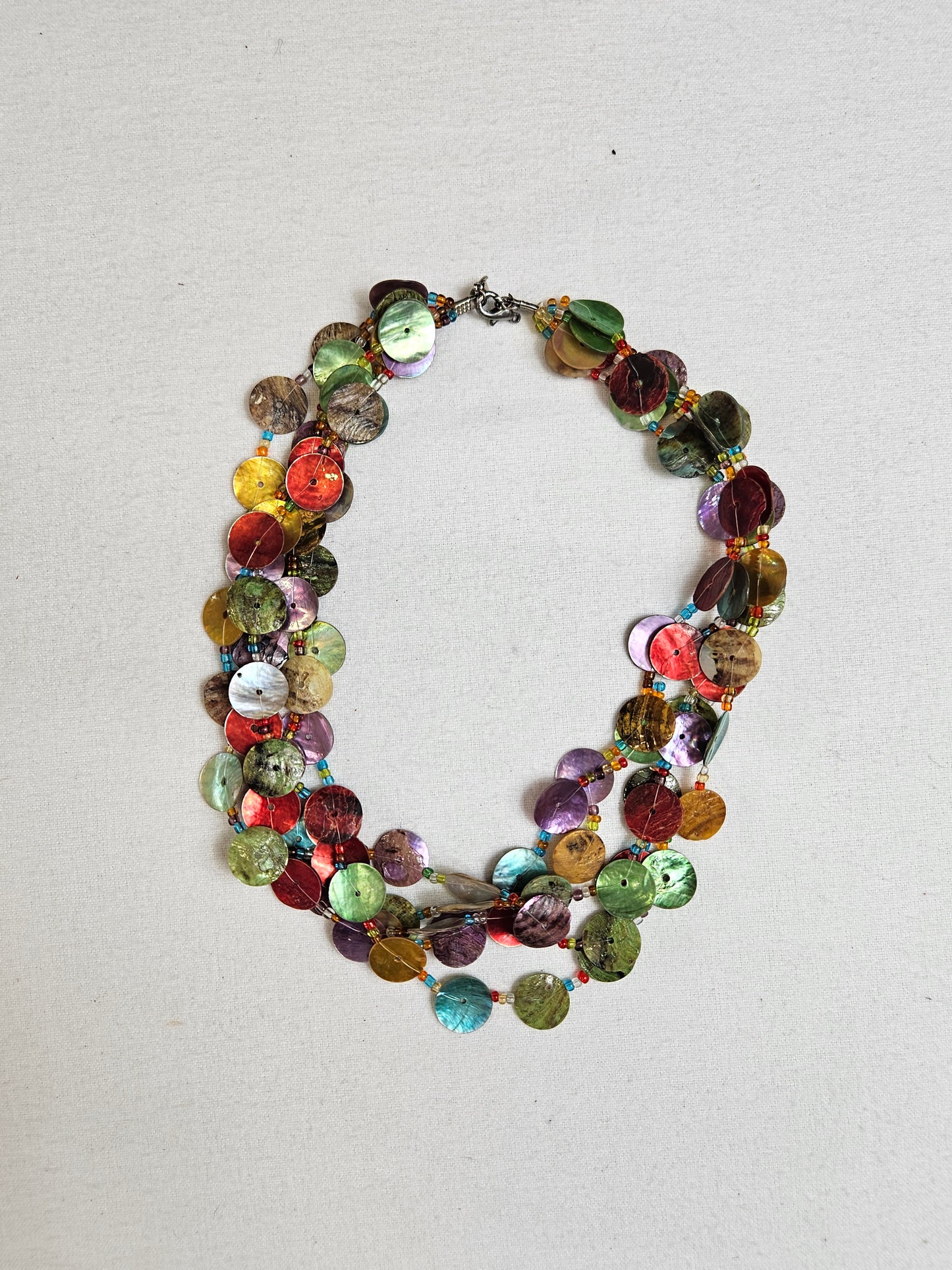 Collier multirangs multicolore