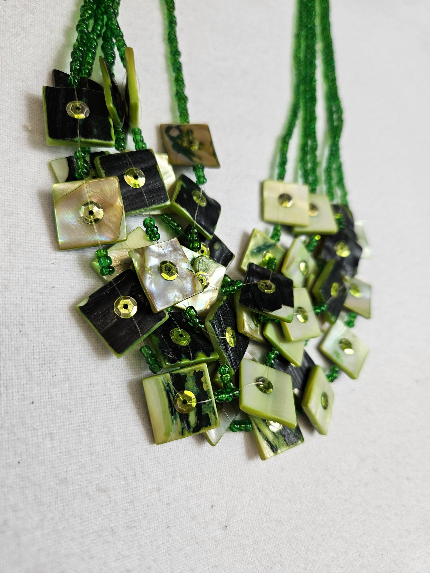 Green multi-row necklace