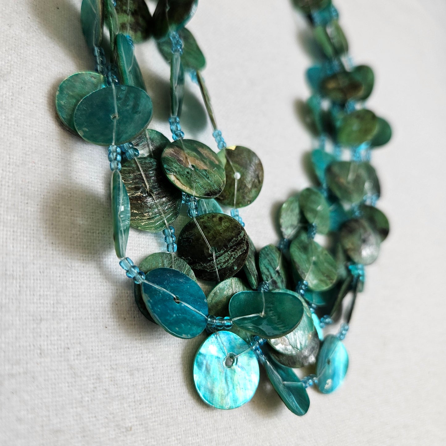 Collier multirangs bleu vert