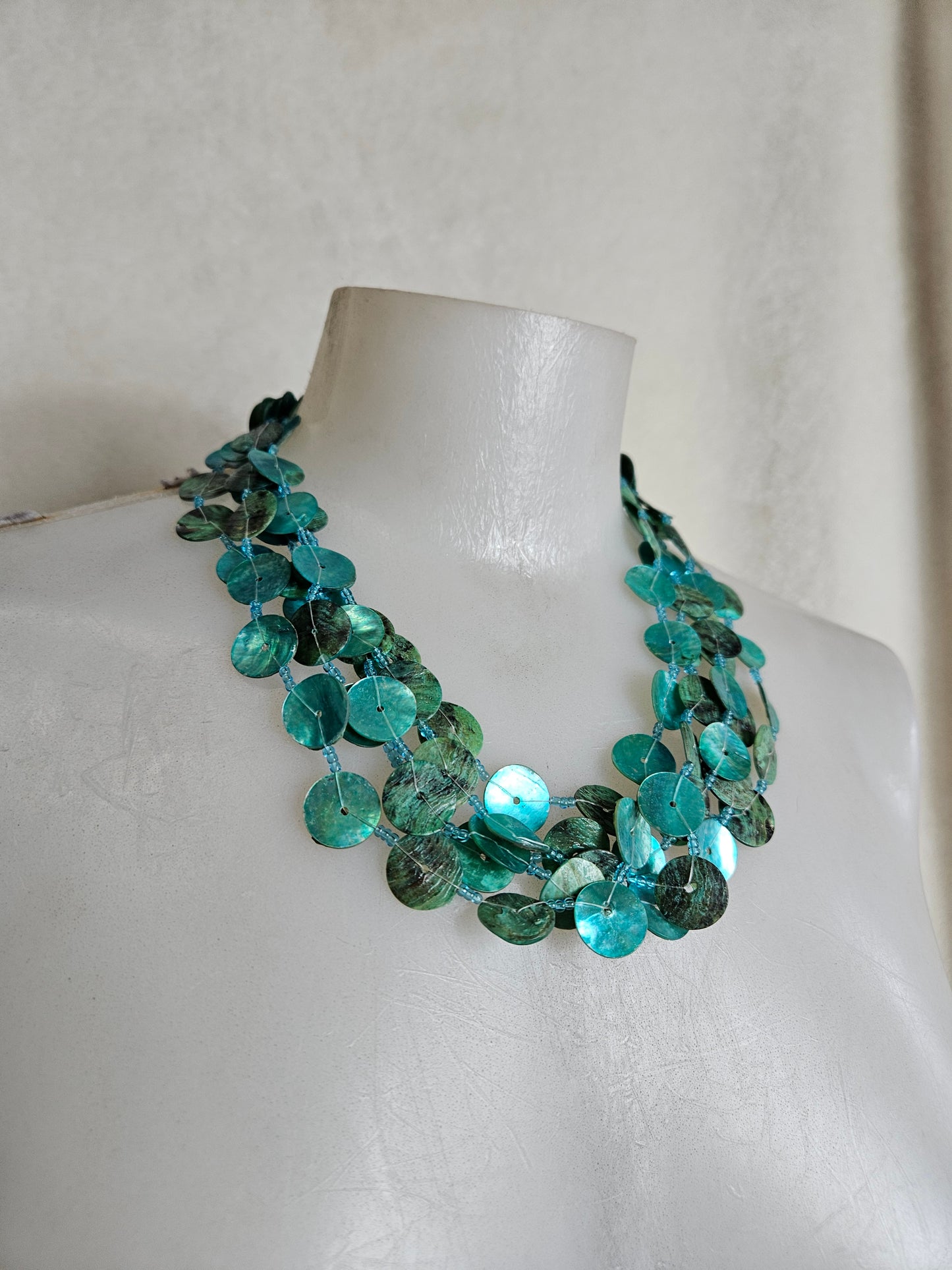 Collier multirangs bleu vert