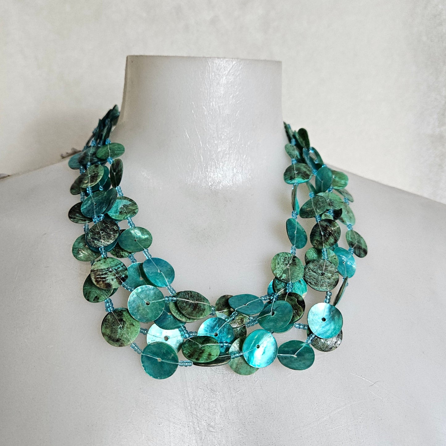 Collier multirangs bleu vert
