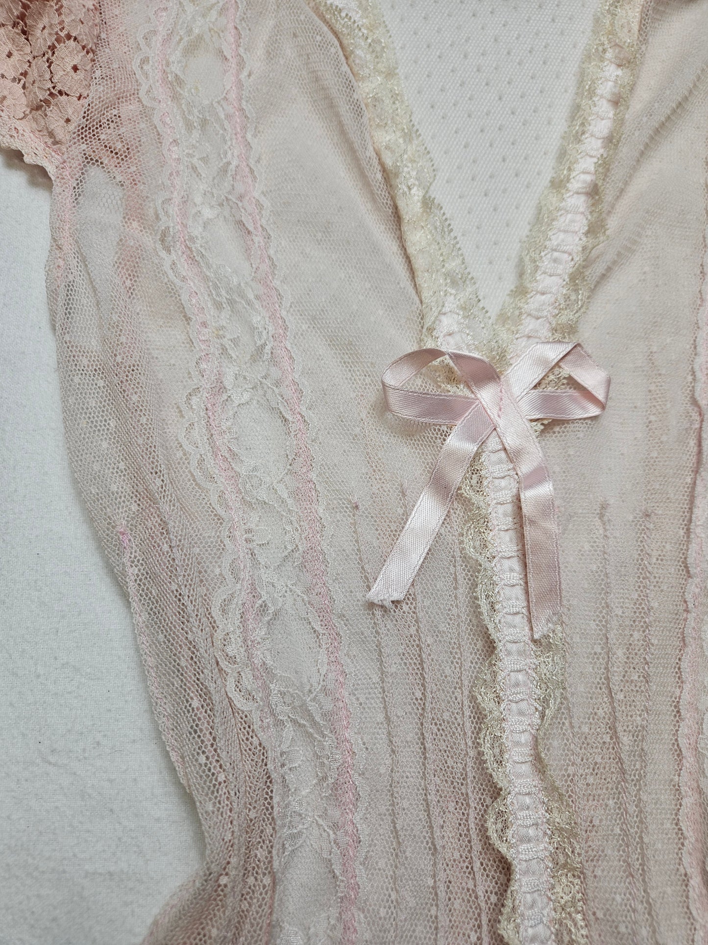Haut en voile et dentelle rose poudré