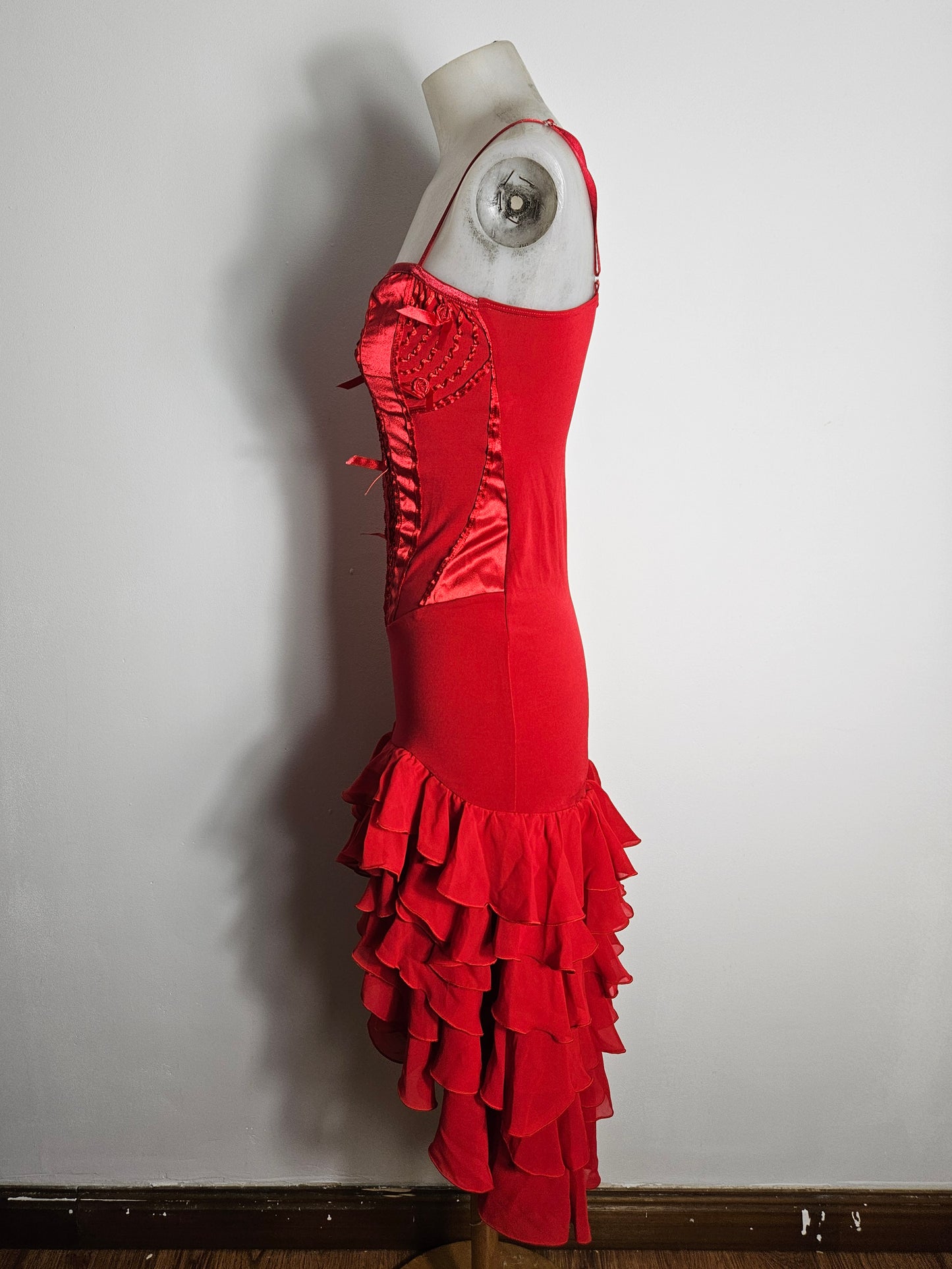 Robe rouge à volants haut effet corset