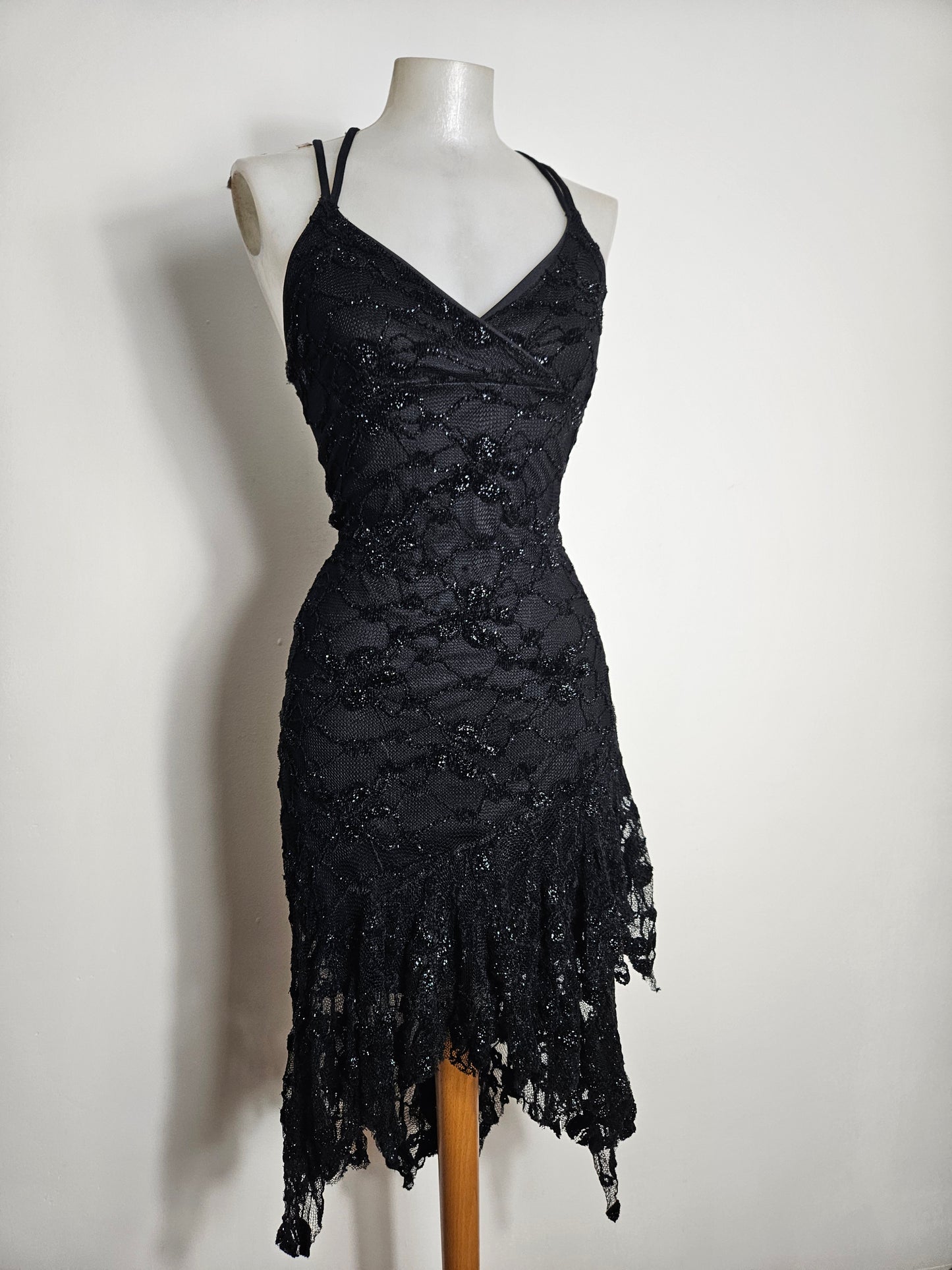 Robe asymétrique en dentelle noire
