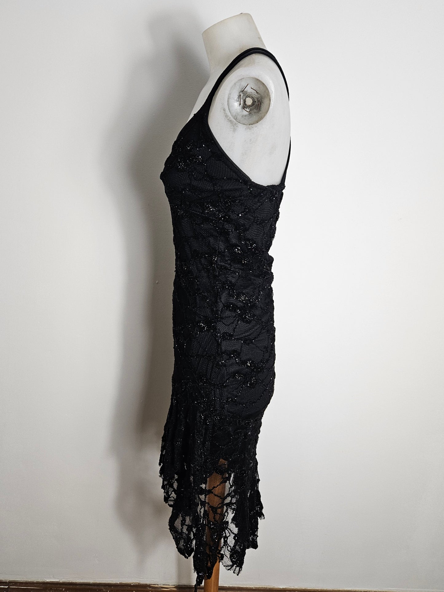 Robe asymétrique en dentelle noire