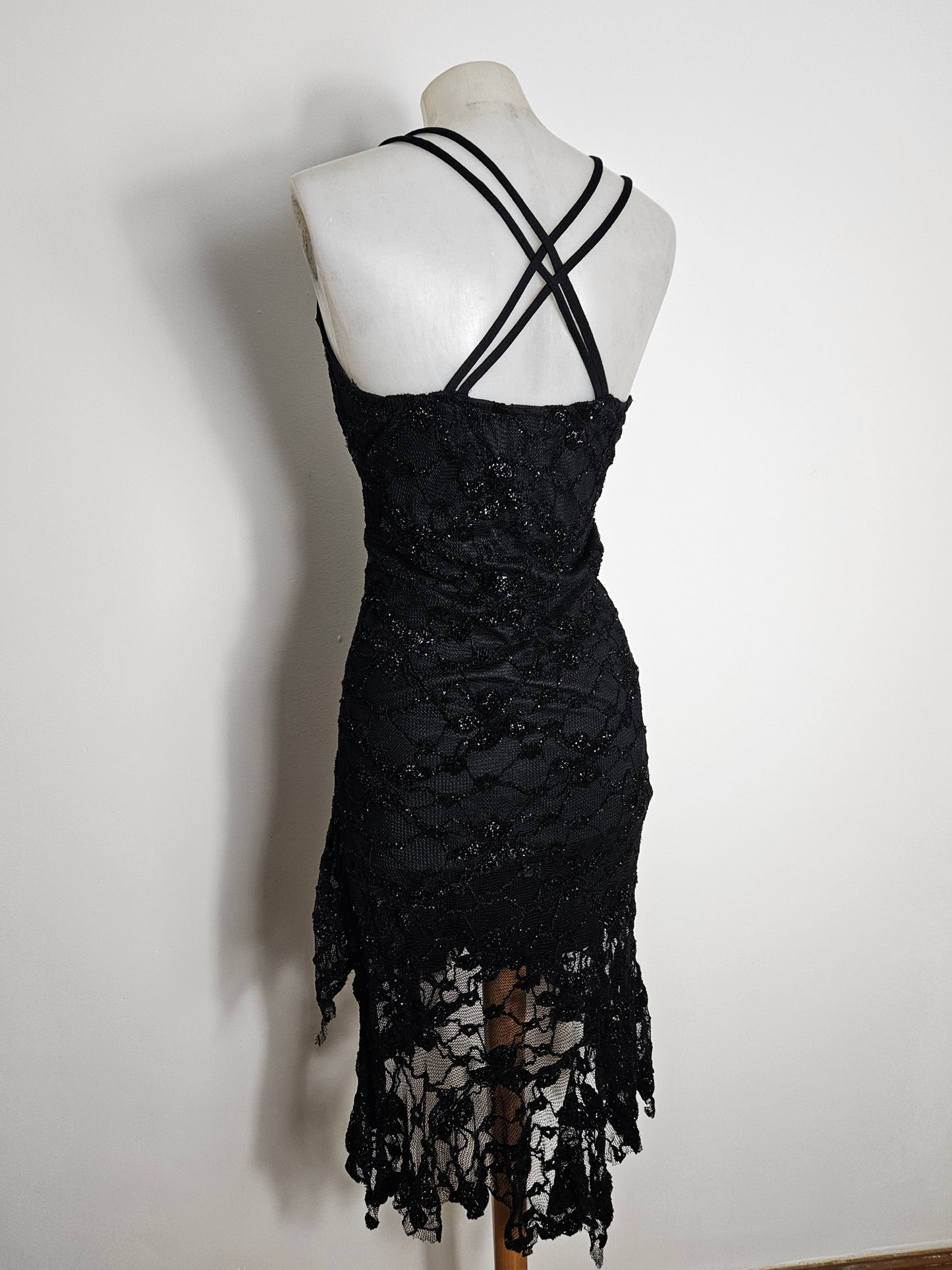 Robe asymétrique en dentelle noire