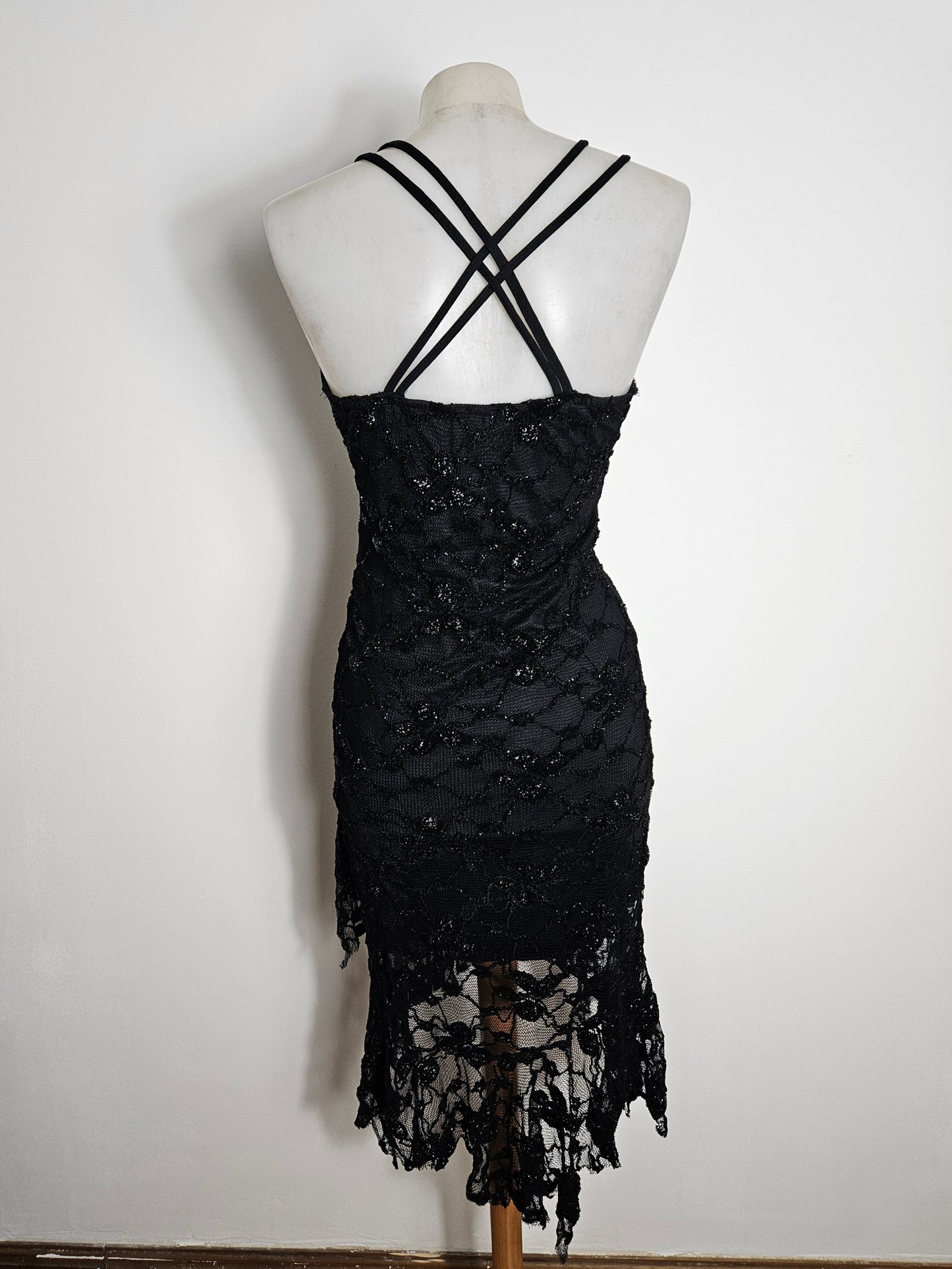 Robe asymétrique en dentelle noire