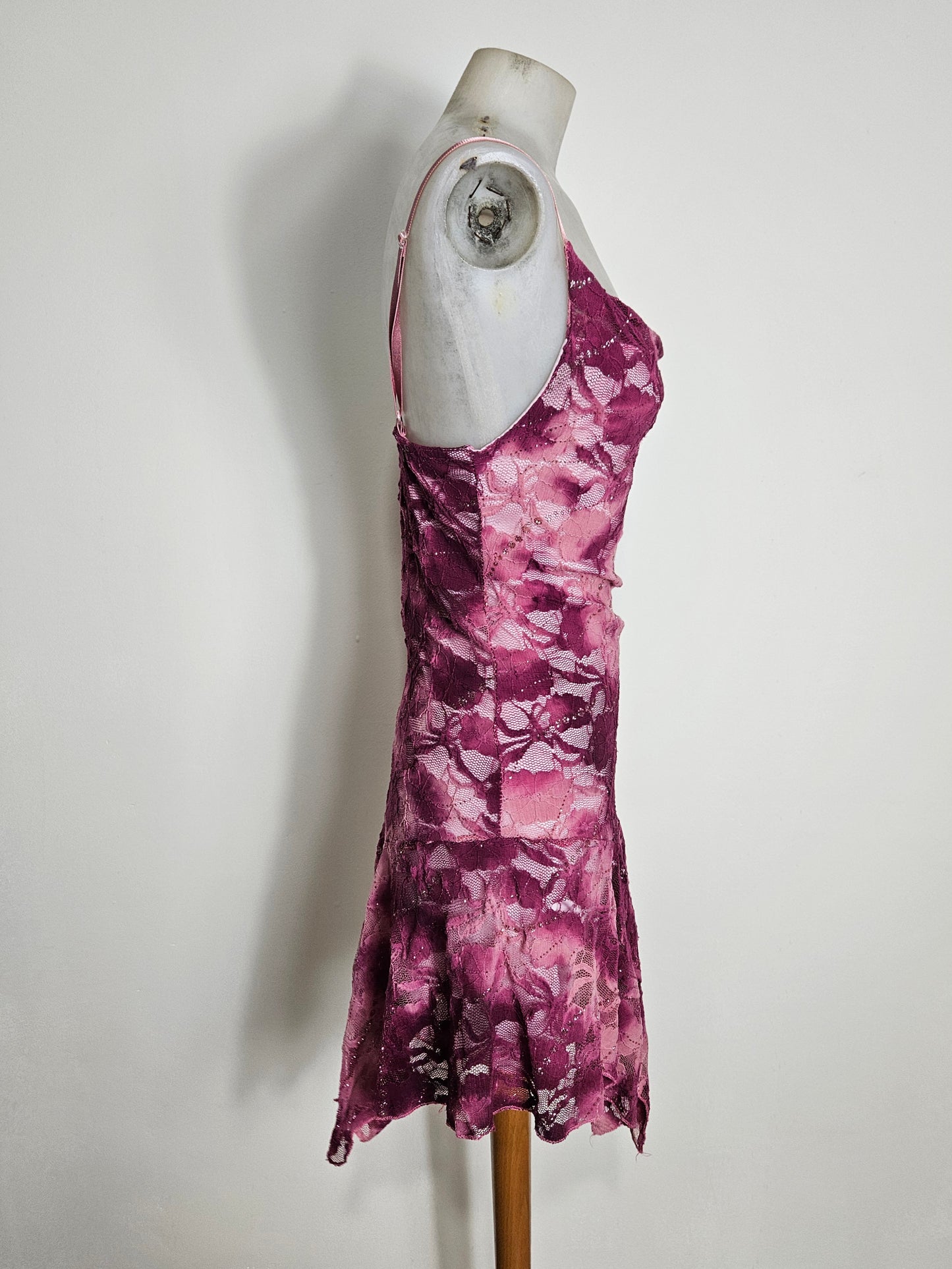 Robe asymétrique dentelle violette et rose