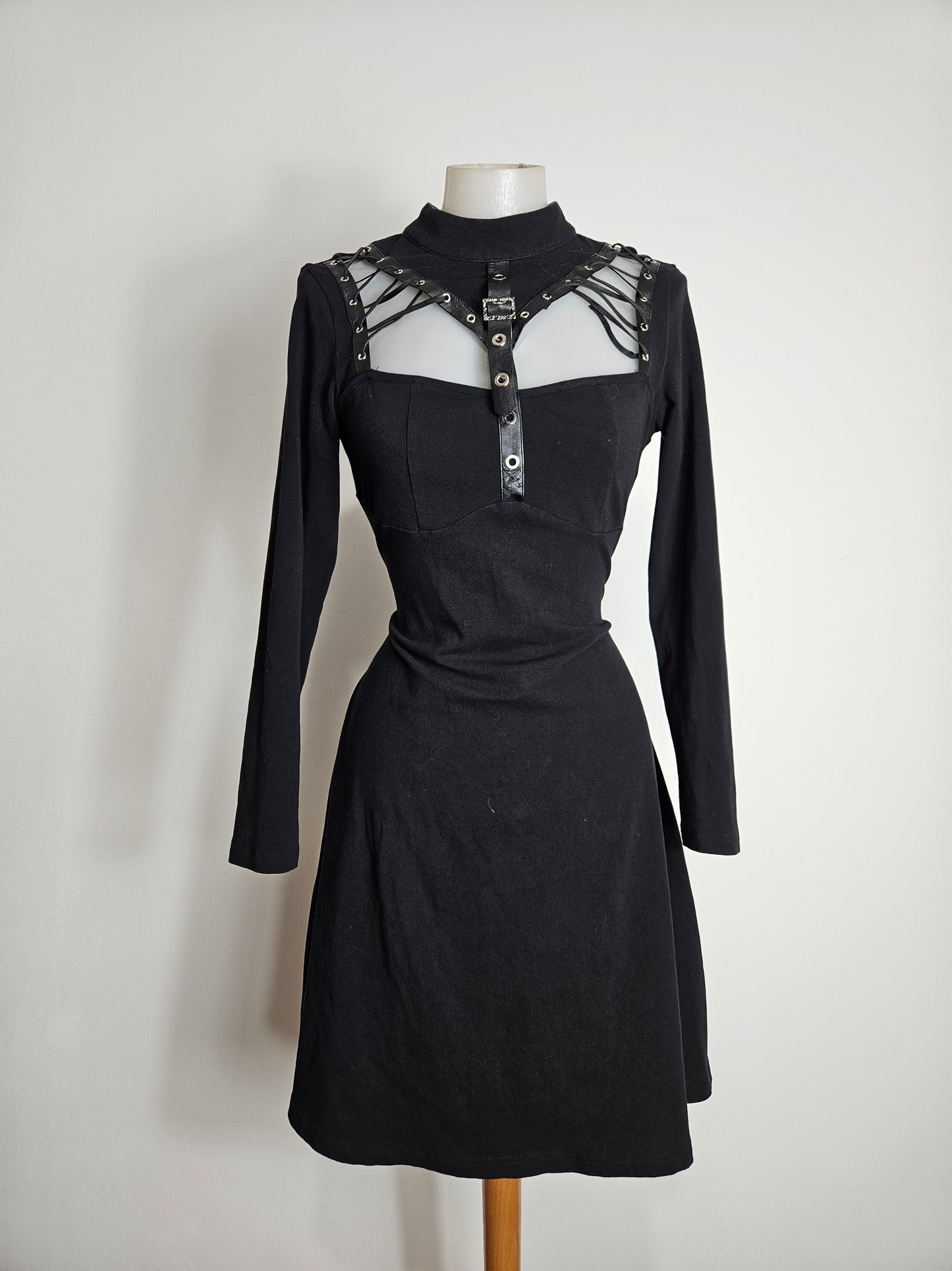 Robe Dark in Love à découpe