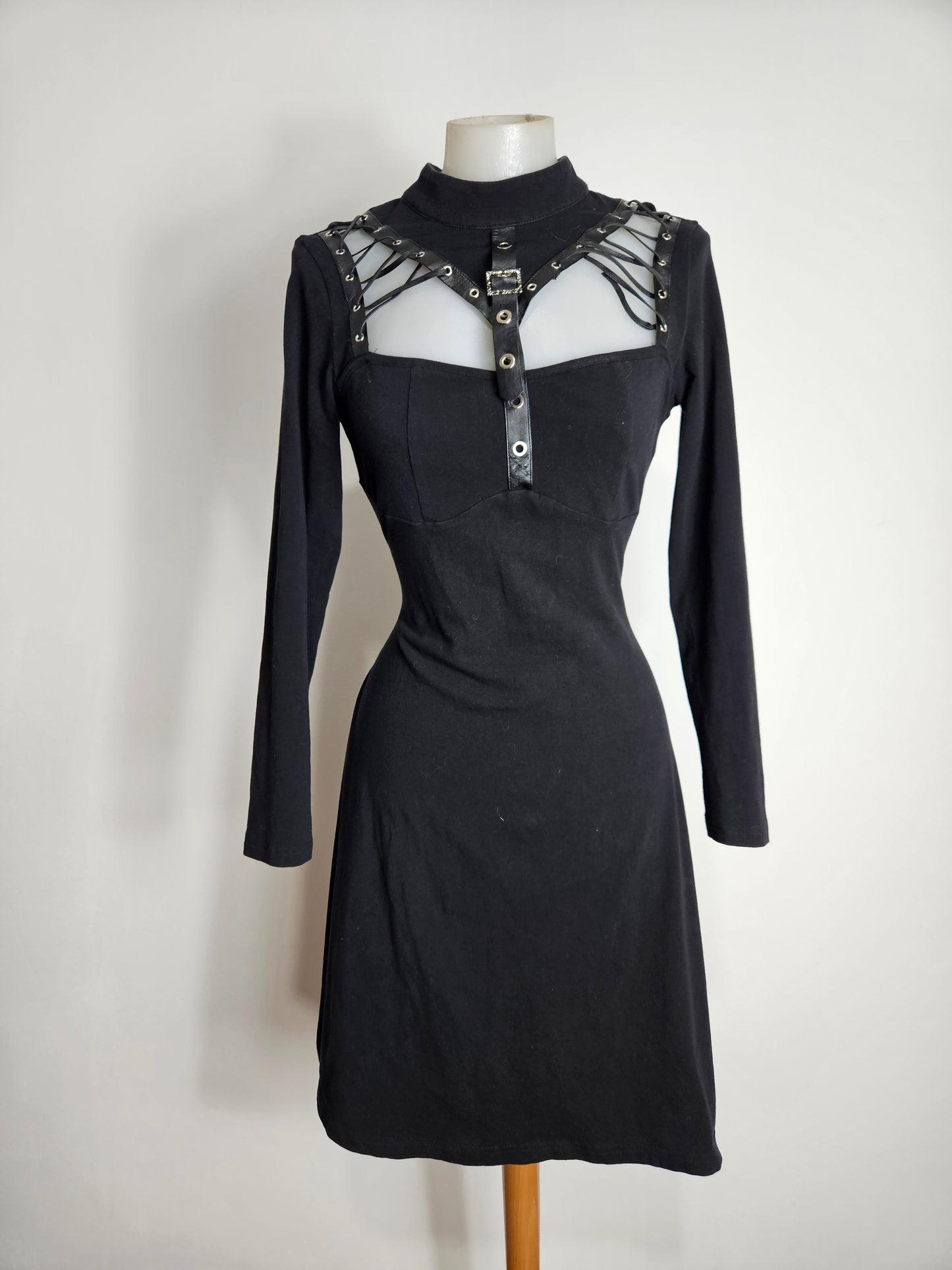 Robe Dark in Love à découpe