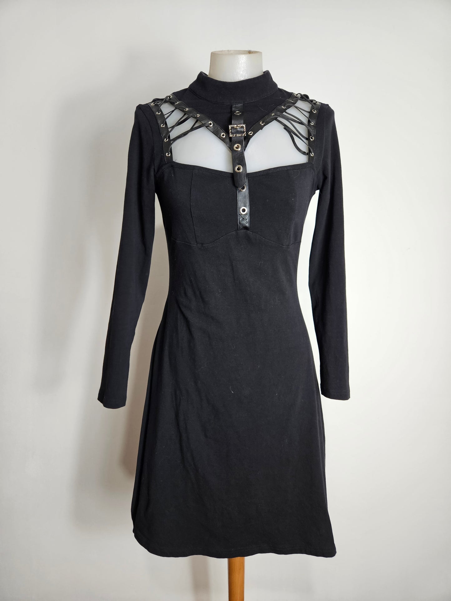 Robe Dark in Love à découpe