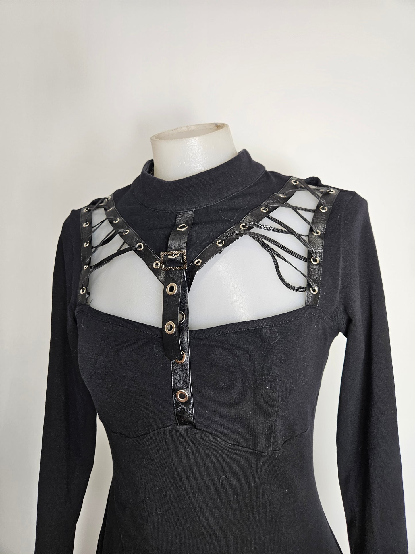 Robe Dark in Love à découpe