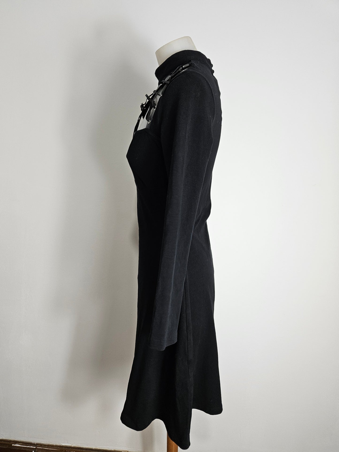 Robe Dark in Love à découpe