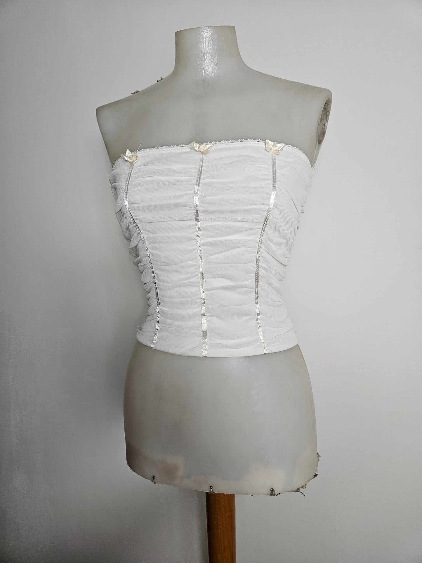 Haut strapless en voile plissé détails fleurs