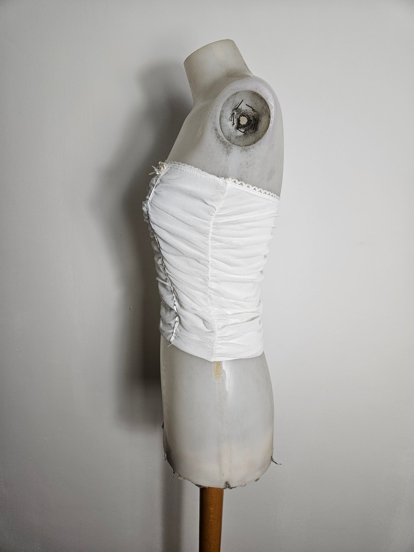 Haut strapless en voile plissé détails fleurs