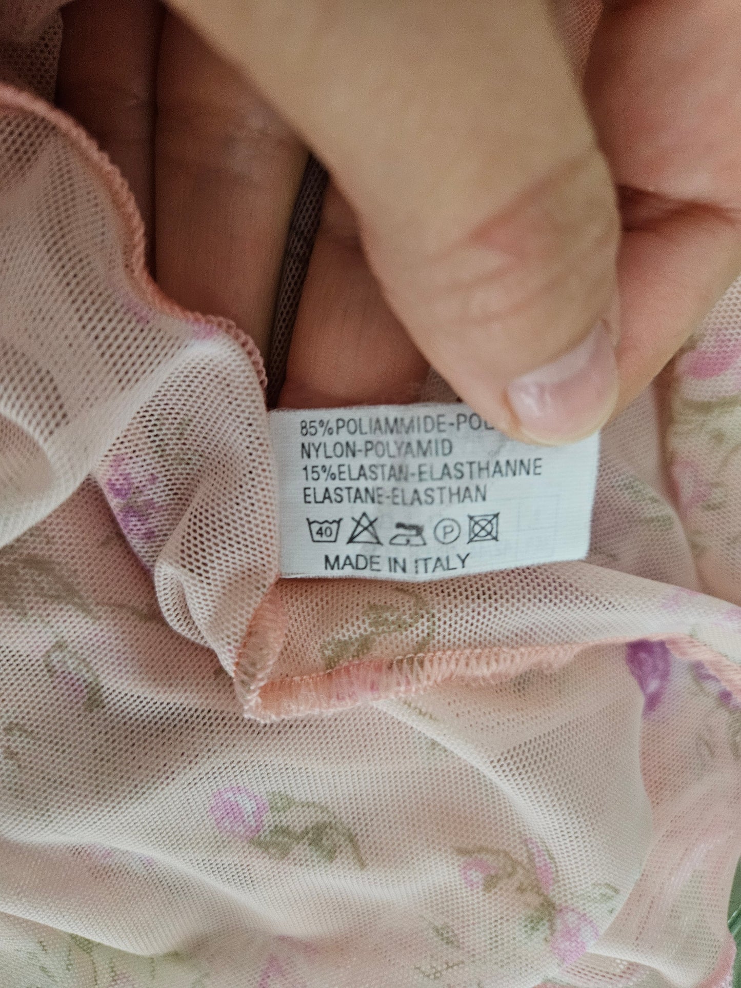 Haut dos nu en voile fleuri rose