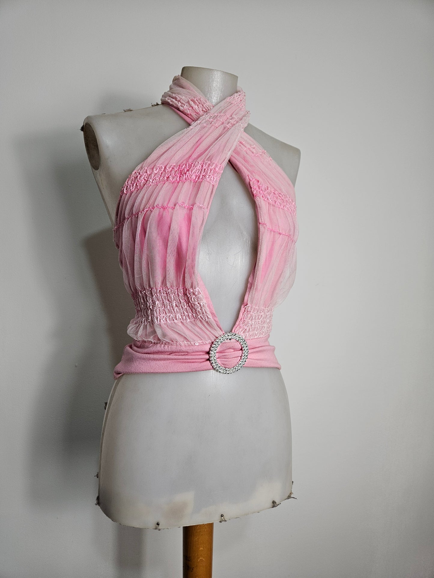 Haut dos nu échancré boucle en strass