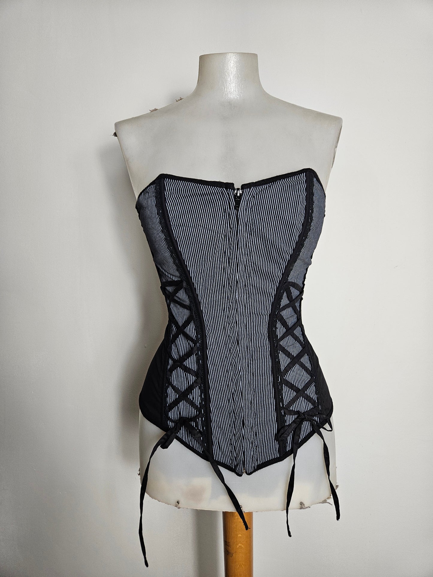 Haut esprit corset à rayures et laçage