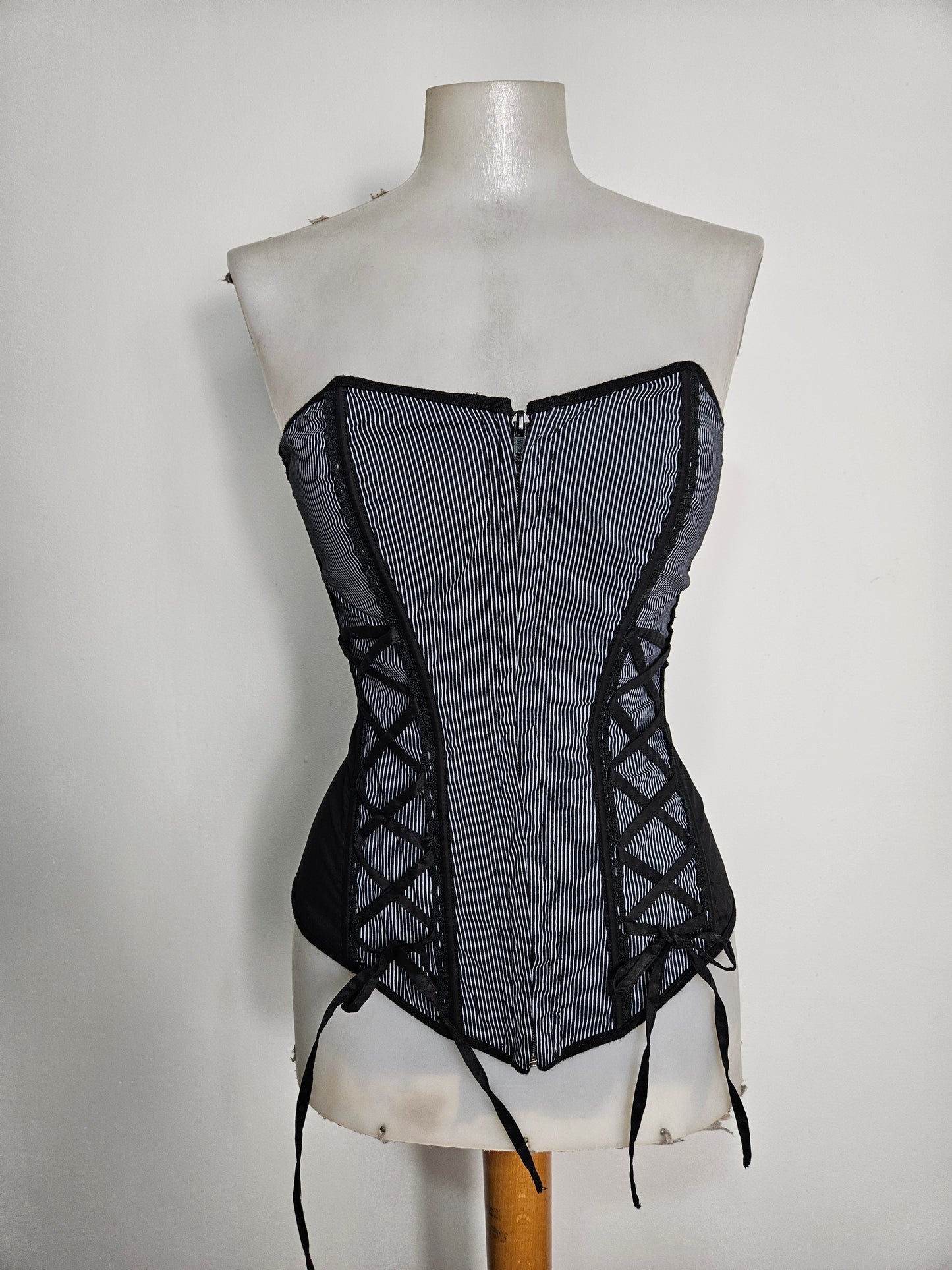 Haut esprit corset à rayures et laçage