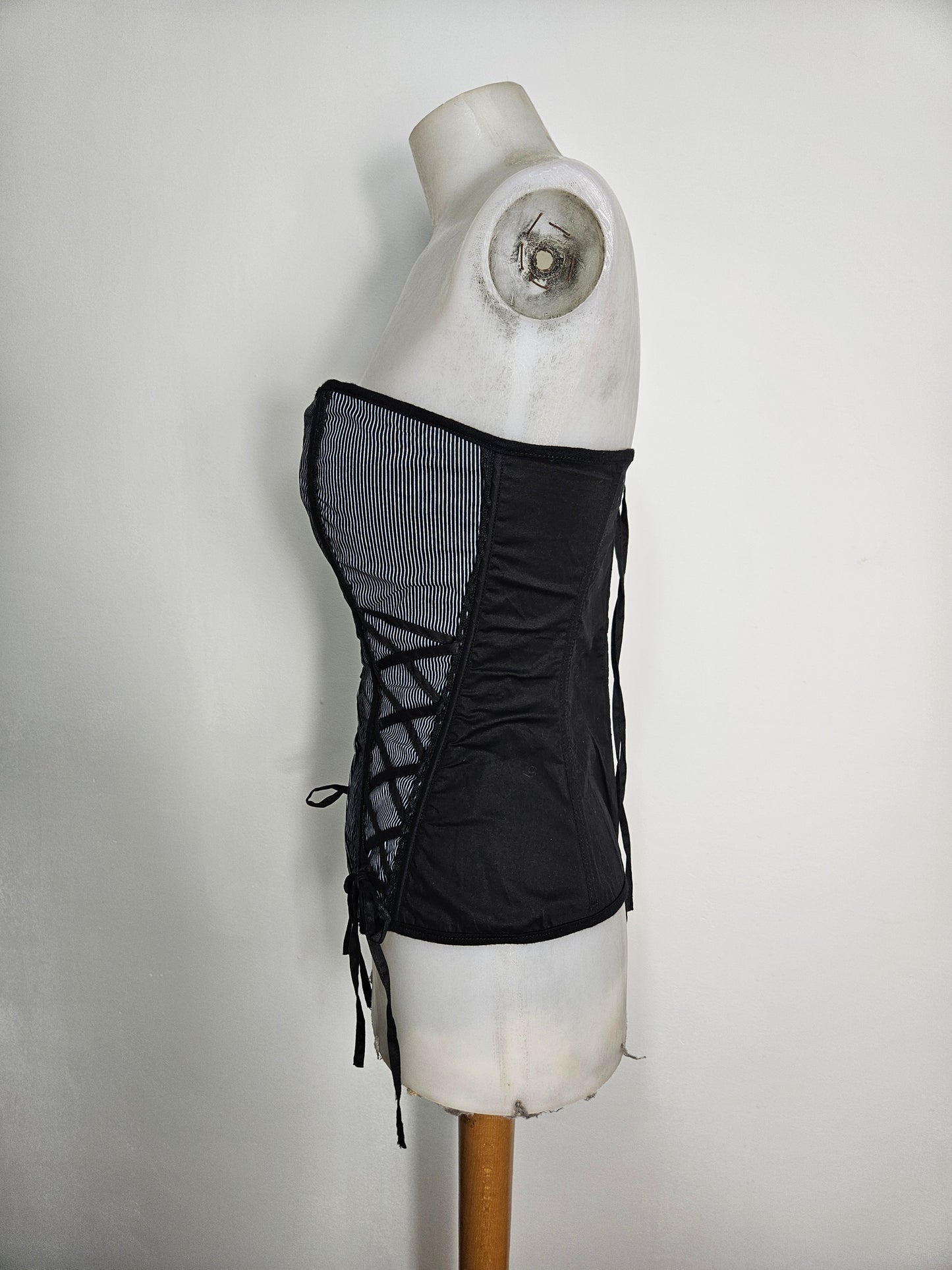 Haut esprit corset à rayures et laçage