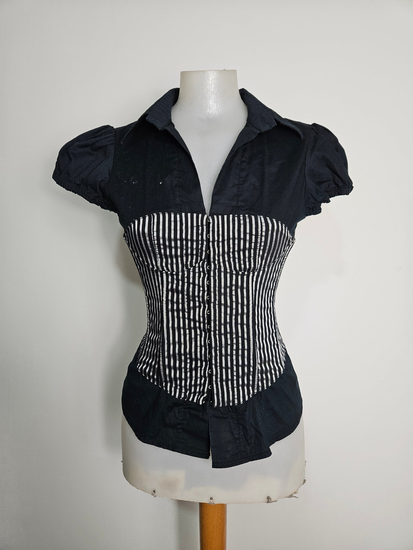 Chemise rayée fermeture crochets