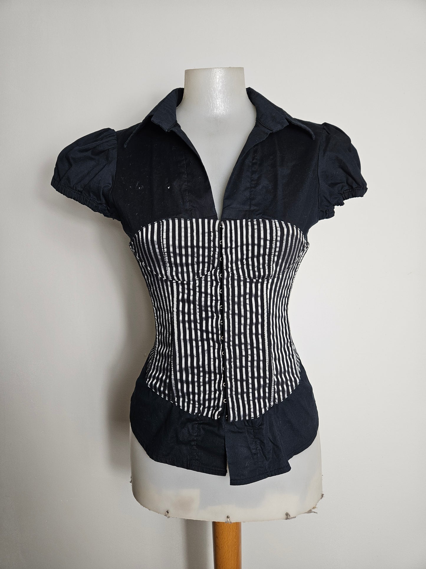 Chemise rayée fermeture crochets