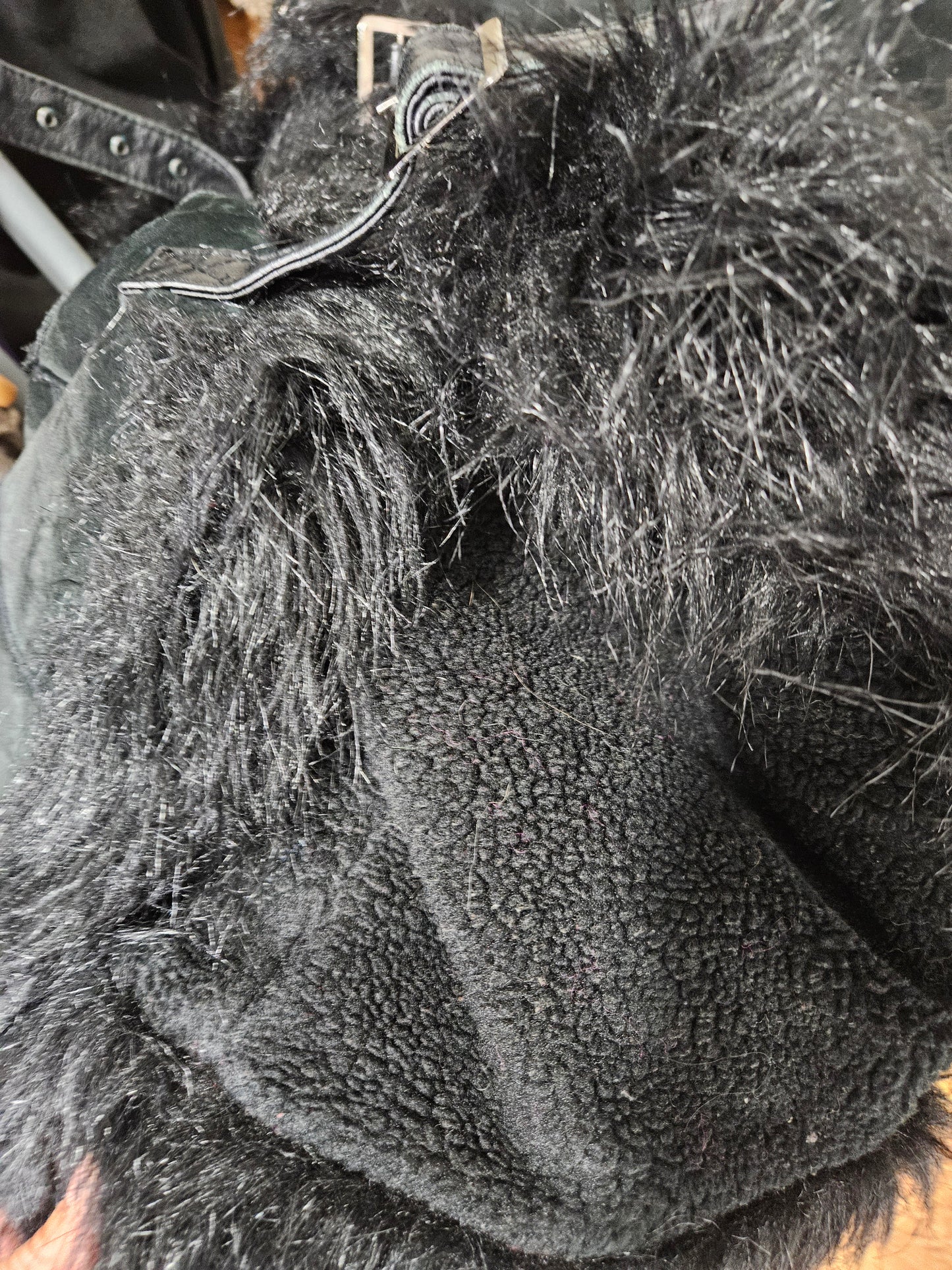 Manteau en cuir et fausse fourrure