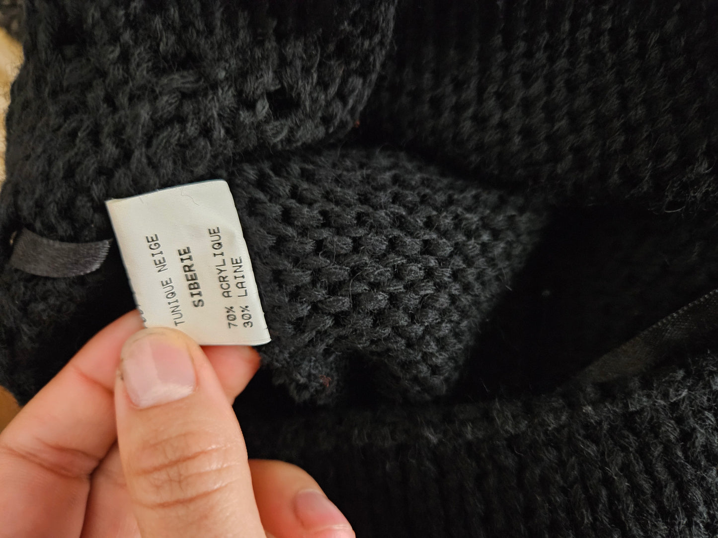 Pull asymétrique détails satinés