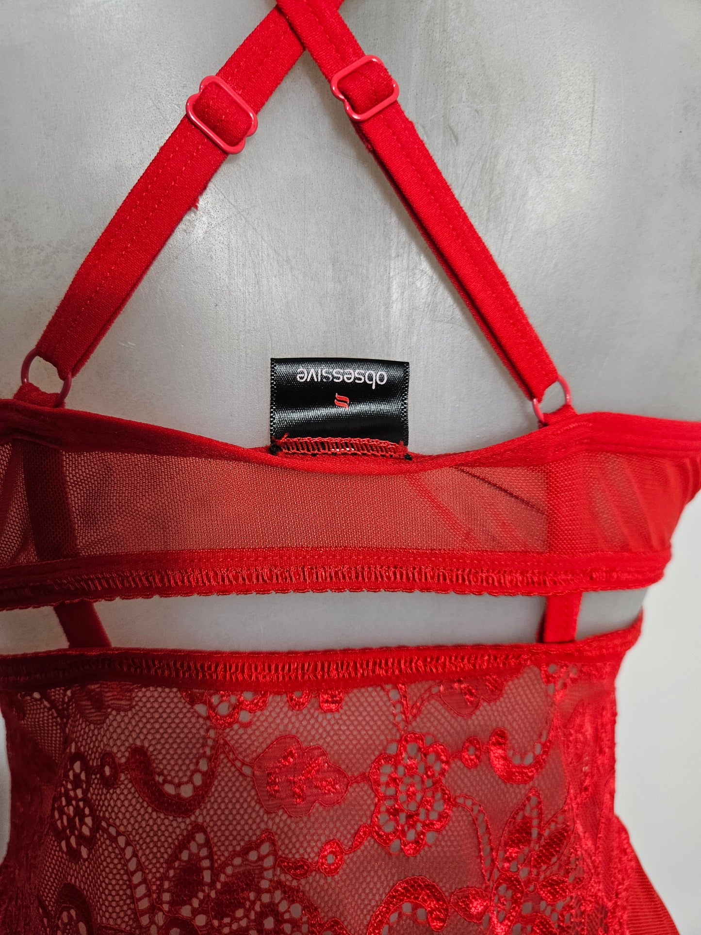 Tunique en voile et dentelle rouge