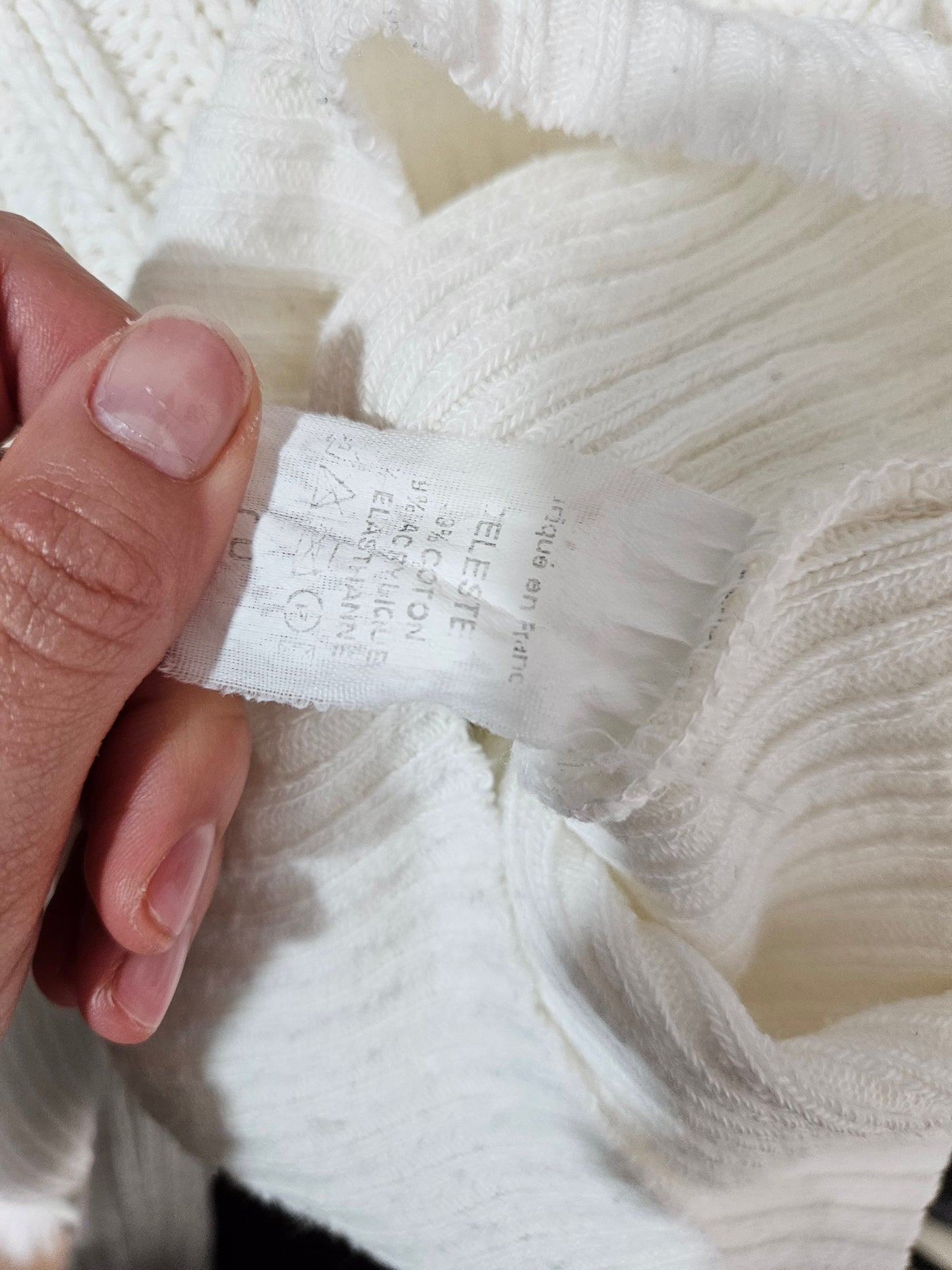 Pull cotelé décolleté et laçage